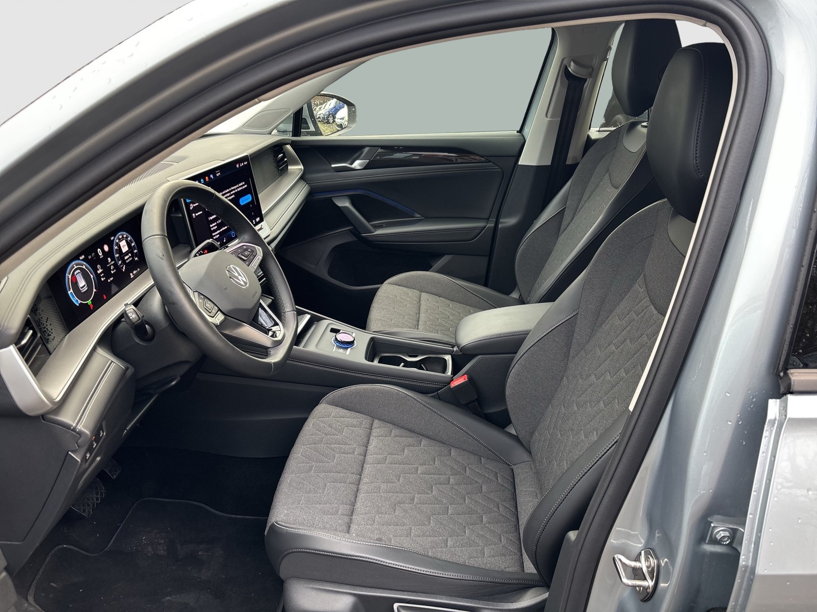 Volkswagen Tayron 2.0 LIFE 4X4 7SITZE AHK 360°CAM ACC LM18