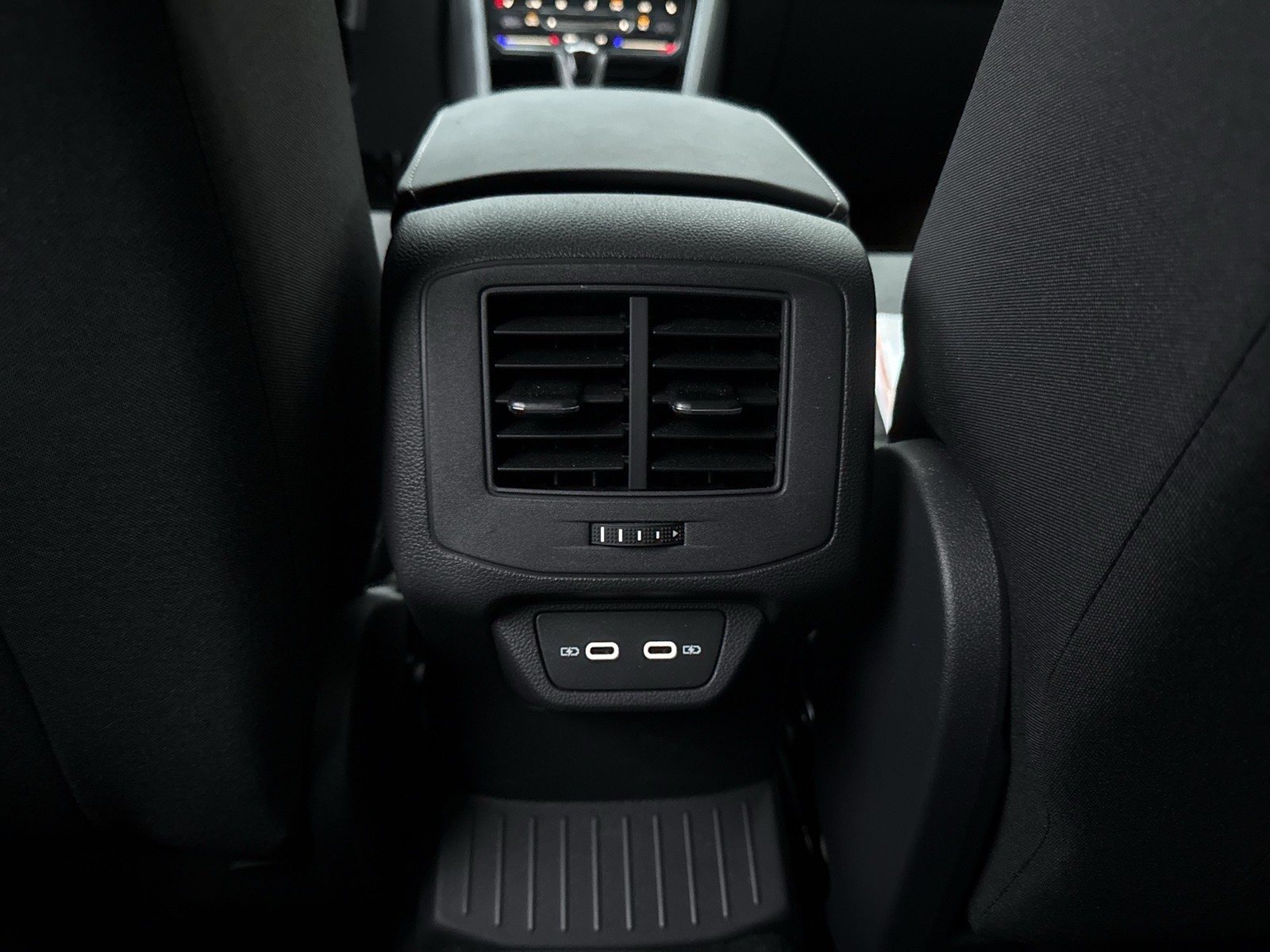 Volkswagen T-Roc 1.5 STYLE CAM ACC NAVI LM17 CARPLAY SITZHZ