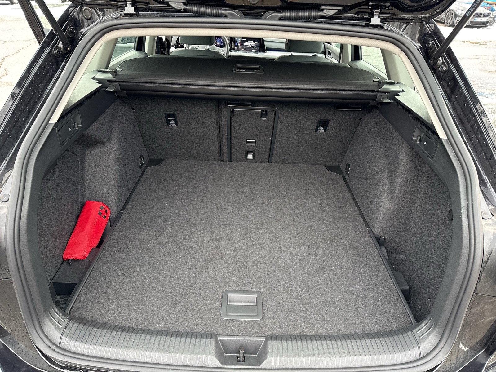 Volkswagen Golf Variant VIII 1.5 eTSI LIFE ACC NAVI CARPLAY