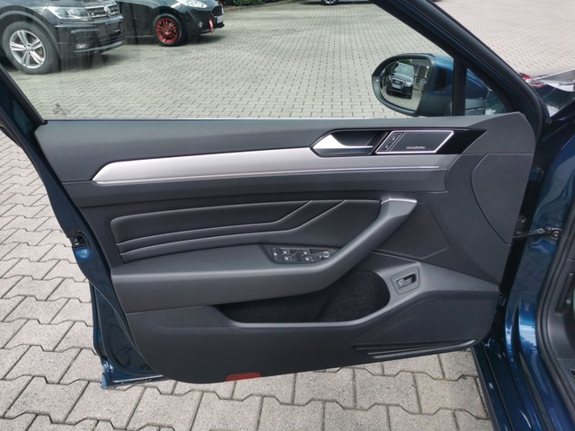 Volkswagen Passat Variant 2.0 R-LINE LEDER PANO ALU19 STHZG