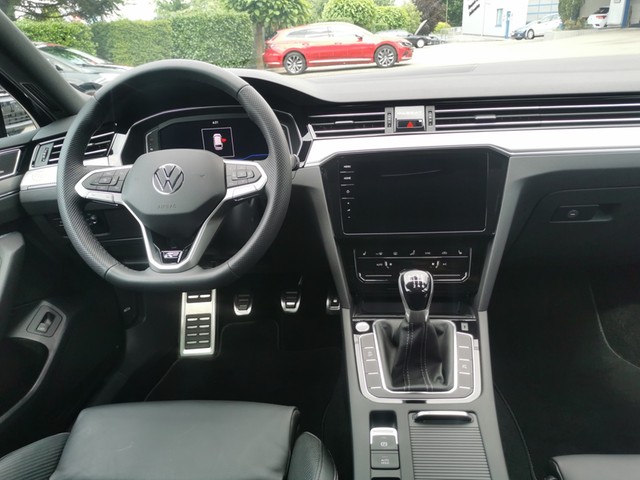 Volkswagen Passat Variant 2.0 R-LINE LEDER PANO ALU19 STHZG