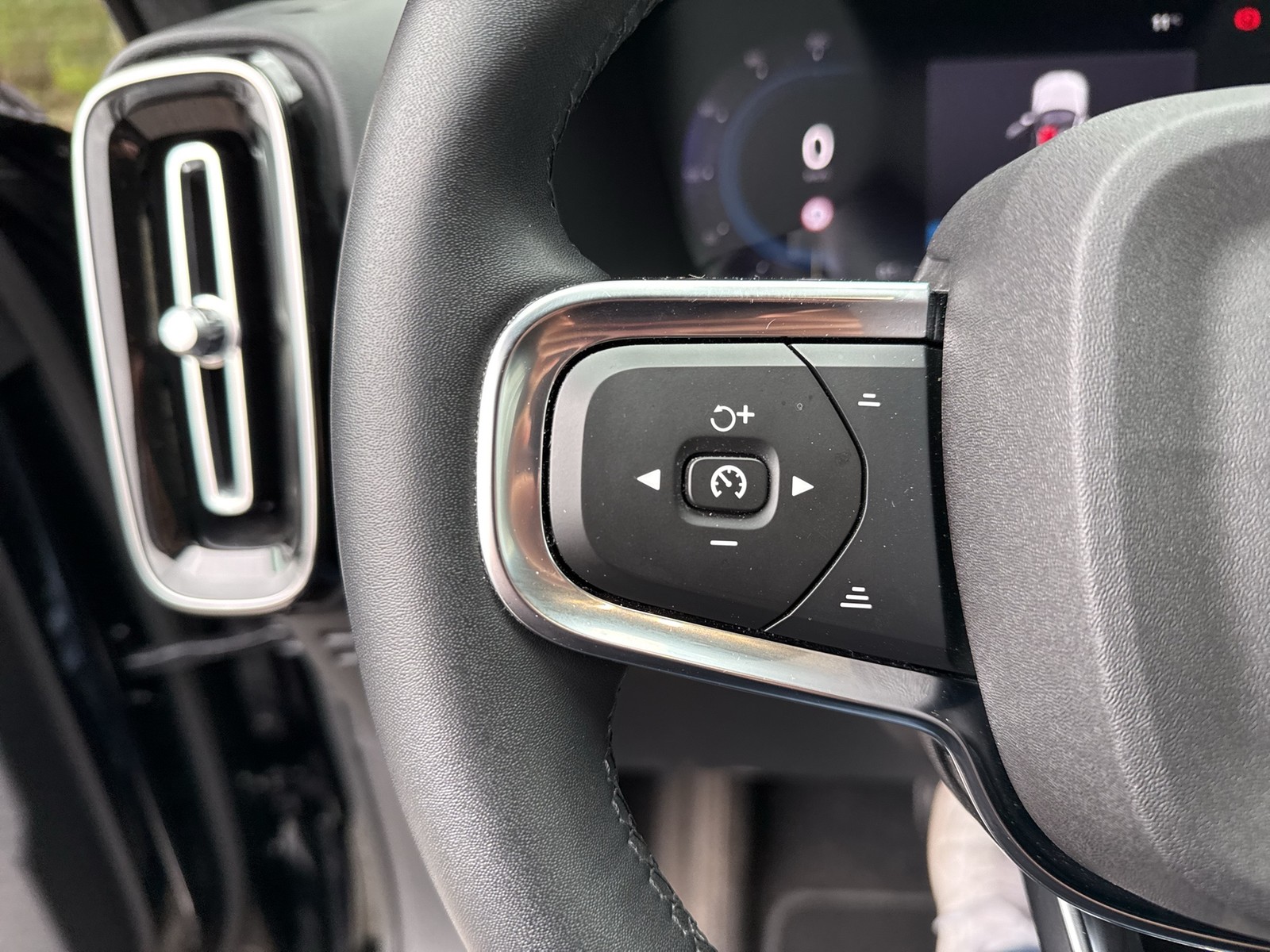 Volvo XC40 Plus Recharge Pure Electric 4X4 WÄRMEPUMPE