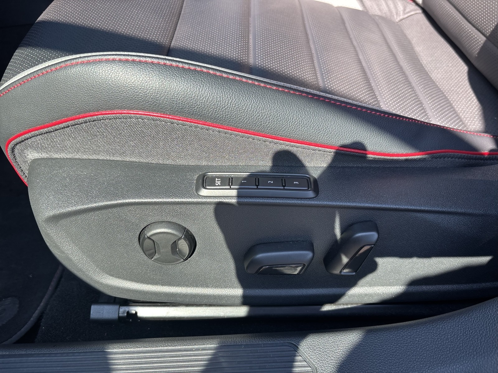 Volkswagen Golf 2.0 GTI LEDER HARMAN KARDON ACC LM18