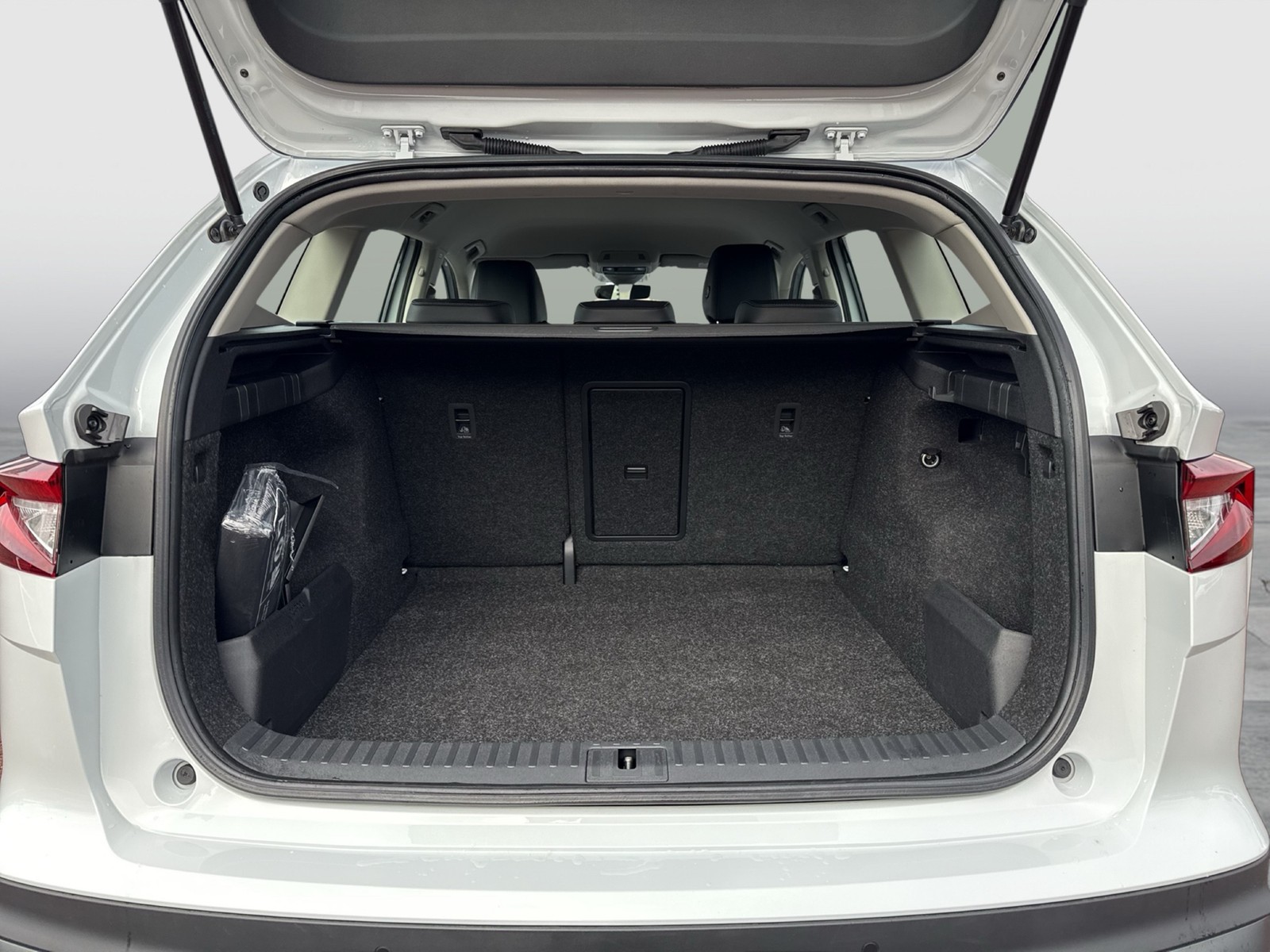 Skoda Enyaq 50 LOFT CAM LM19 NAVI KEYLESS-GO EINPARKHILFE