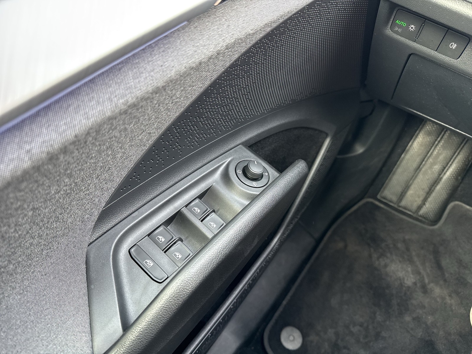 Skoda Enyaq 50 LOFT CAM LM19 NAVI KEYLESS-GO EINPARKHILFE