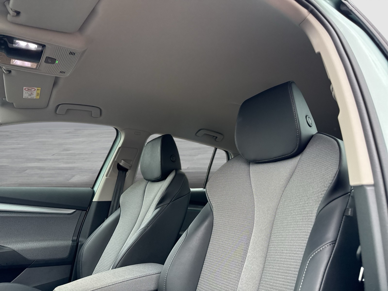 Skoda Enyaq 50 LOFT CAM LM19 NAVI KEYLESS-GO EINPARKHILFE