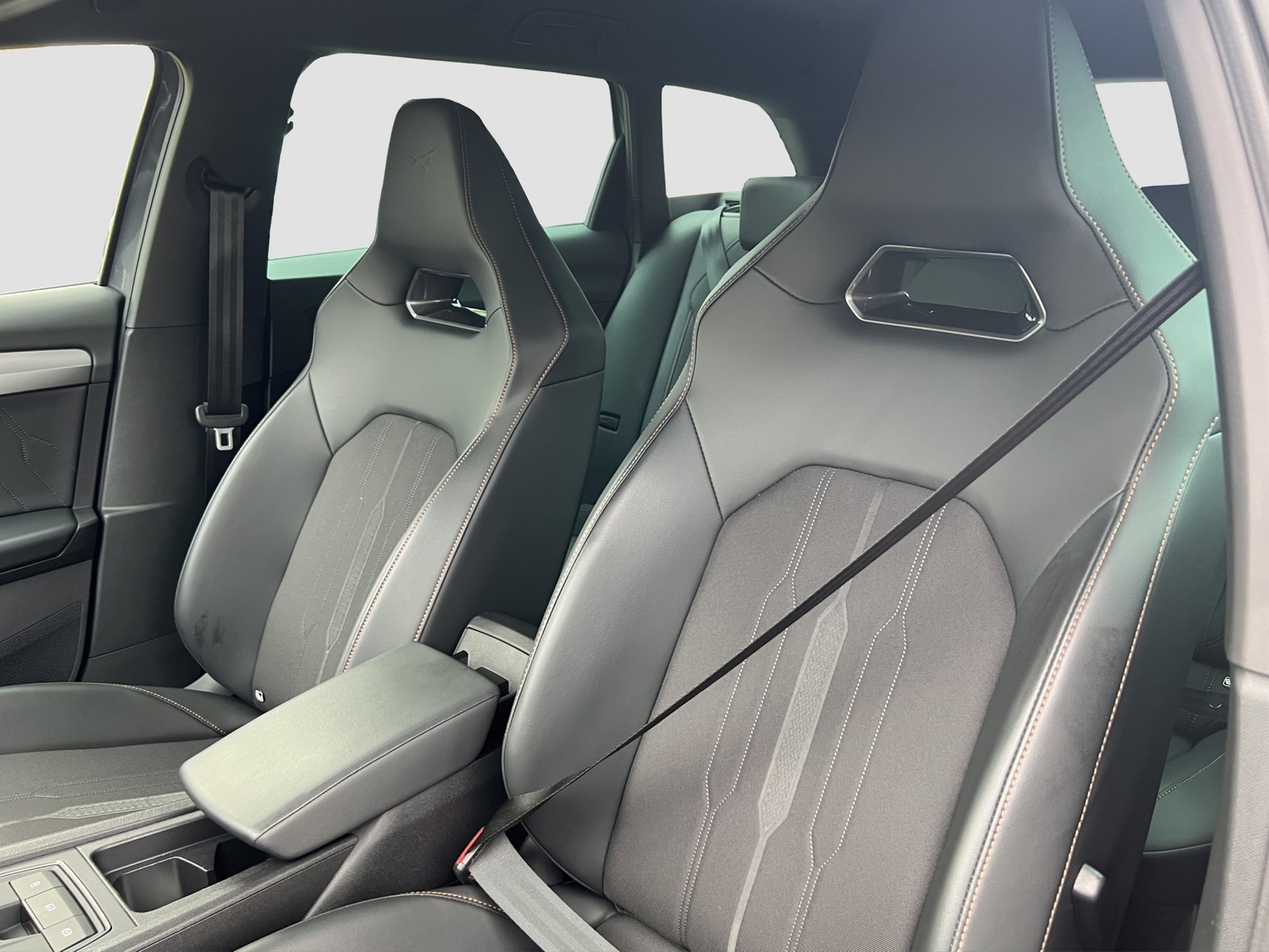 Cupra Leon ST 2.0 CAM ACC LM19 MATRIXLED NAVI CARPLAY