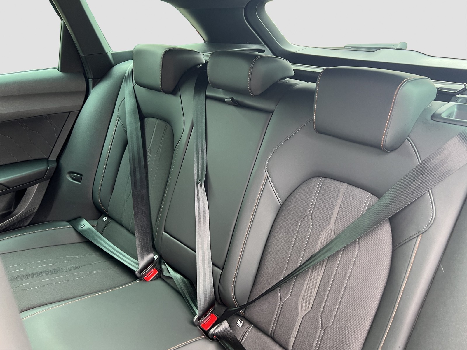 Cupra Leon ST 2.0 CAM ACC LM19 MATRIXLED NAVI CARPLAY