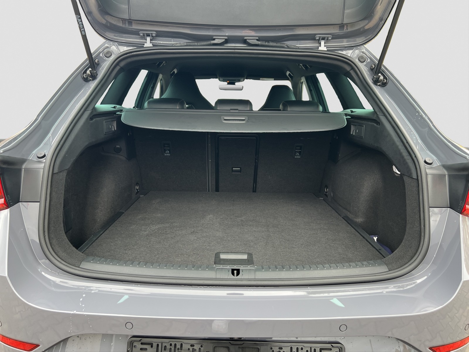 Cupra Leon ST 2.0 CAM ACC LM19 MATRIXLED NAVI CARPLAY