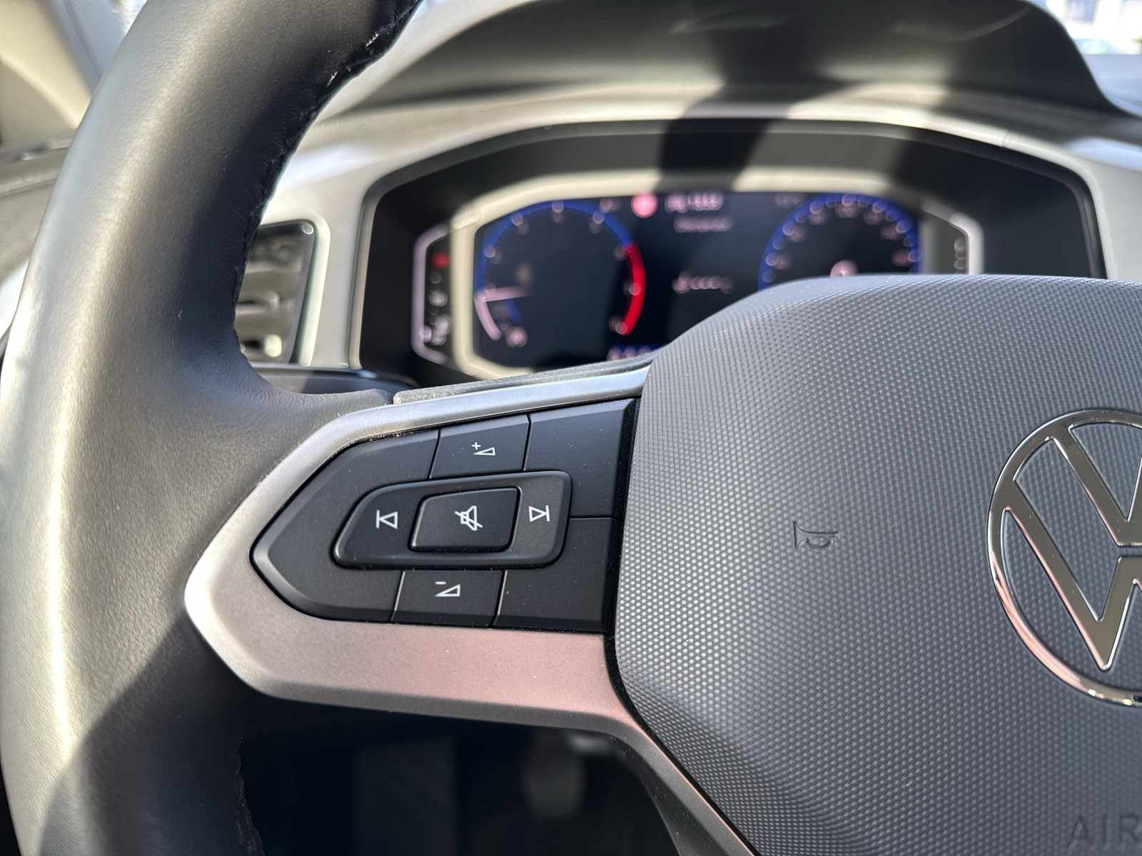 Volkswagen T-Roc 1.5 LIFE SITZHEIZUNG NAVI LED DAB+ ALU