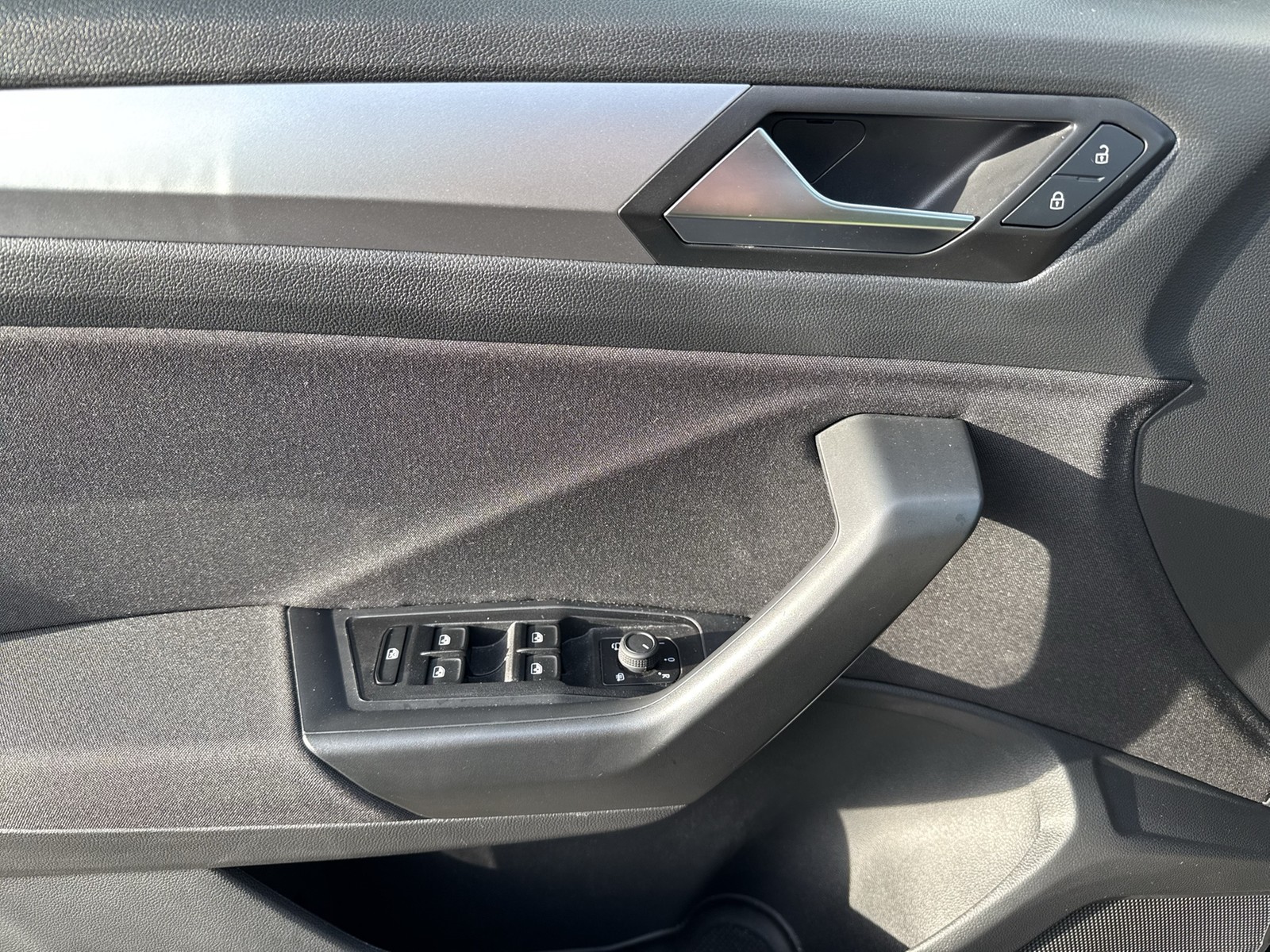 Volkswagen T-Roc 1.5 LIFE SITZHEIZUNG NAVI LED DAB+ ALU