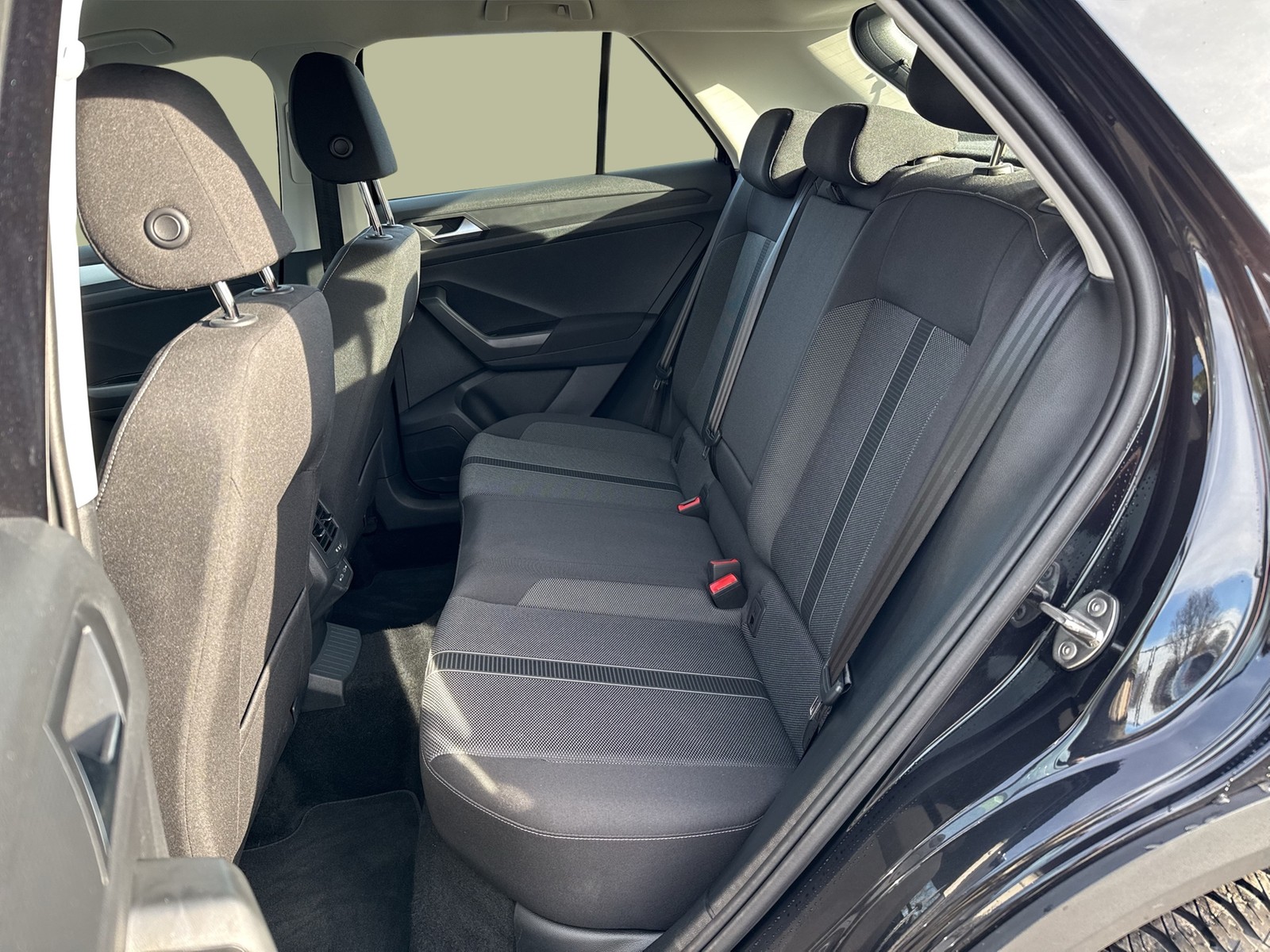 Volkswagen T-Roc 1.5 LIFE SITZHEIZUNG NAVI LED DAB+ ALU