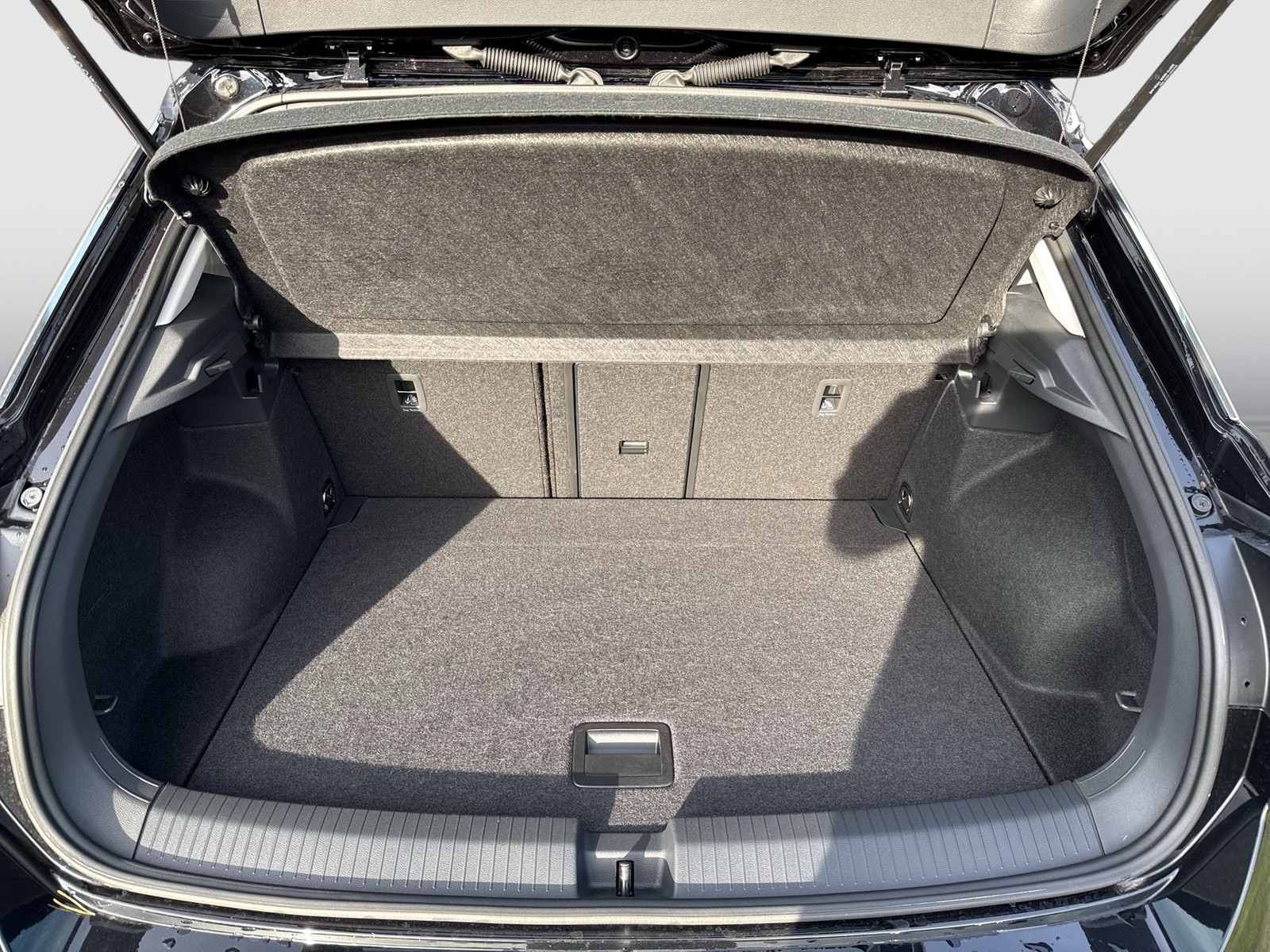 Volkswagen T-Roc 1.5 LIFE SITZHEIZUNG NAVI LED DAB+ ALU