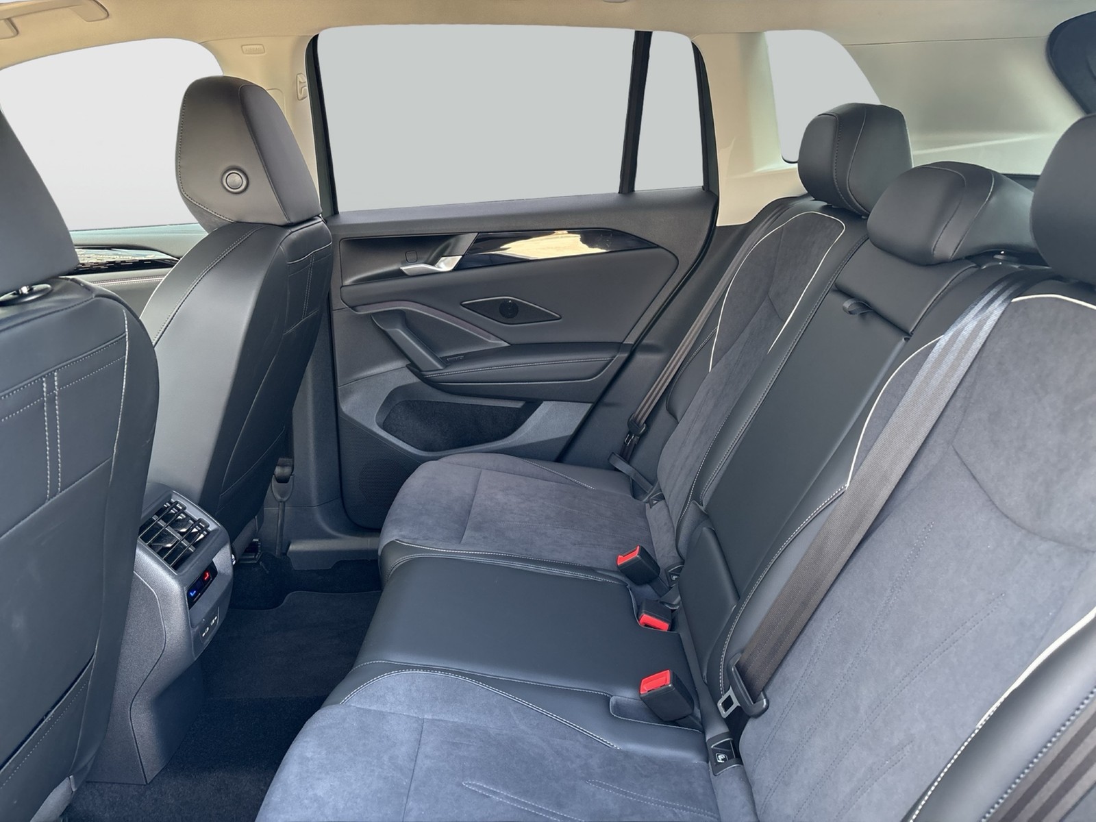 Volkswagen Tiguan 1.5 HYBRID ELEGANCE AHK 360°CAM ACC LM18