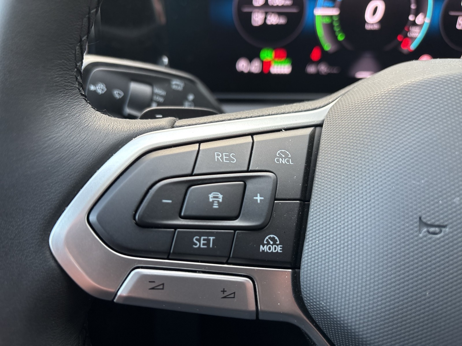 Volkswagen Tiguan 1.5 HYBRID ELEGANCE AHK 360°CAM ACC LM18