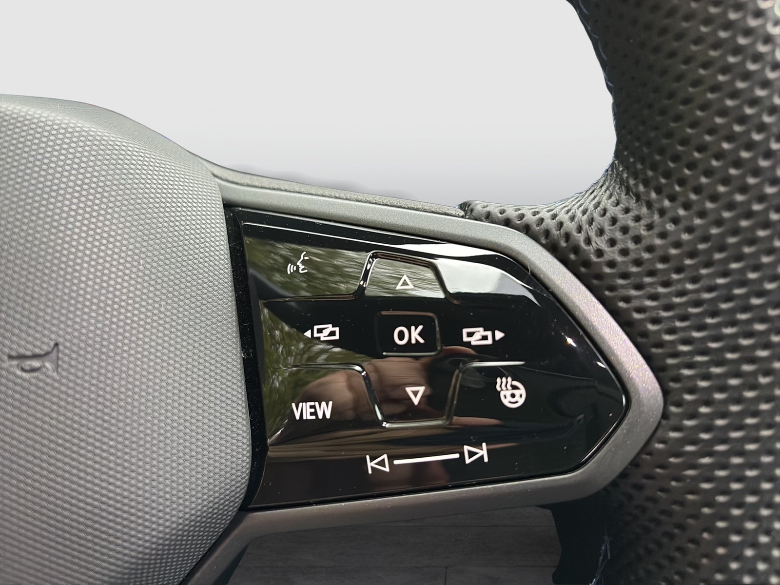 Volkswagen Tiguan 2.0 R BLACKSTYLE 4X4 LEDER 360CAM ACC 21Z