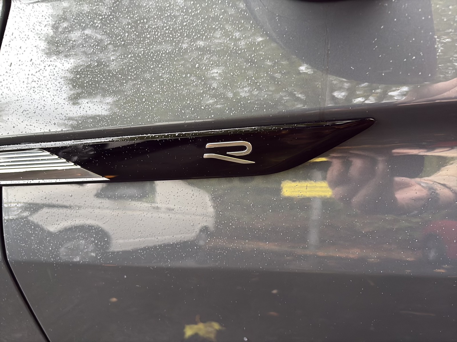 Volkswagen Tiguan 2.0 R BLACKSTYLE 4X4 LEDER 360CAM ACC 21Z