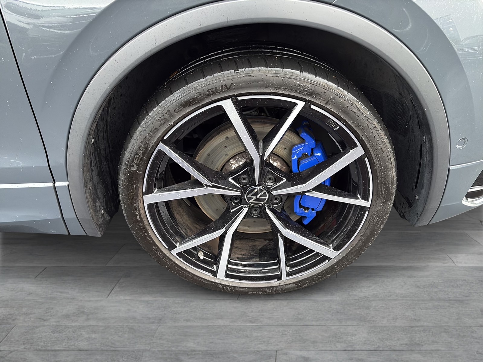 Volkswagen Tiguan 2.0 R BLACKSTYLE 4X4 LEDER 360CAM ACC 21Z