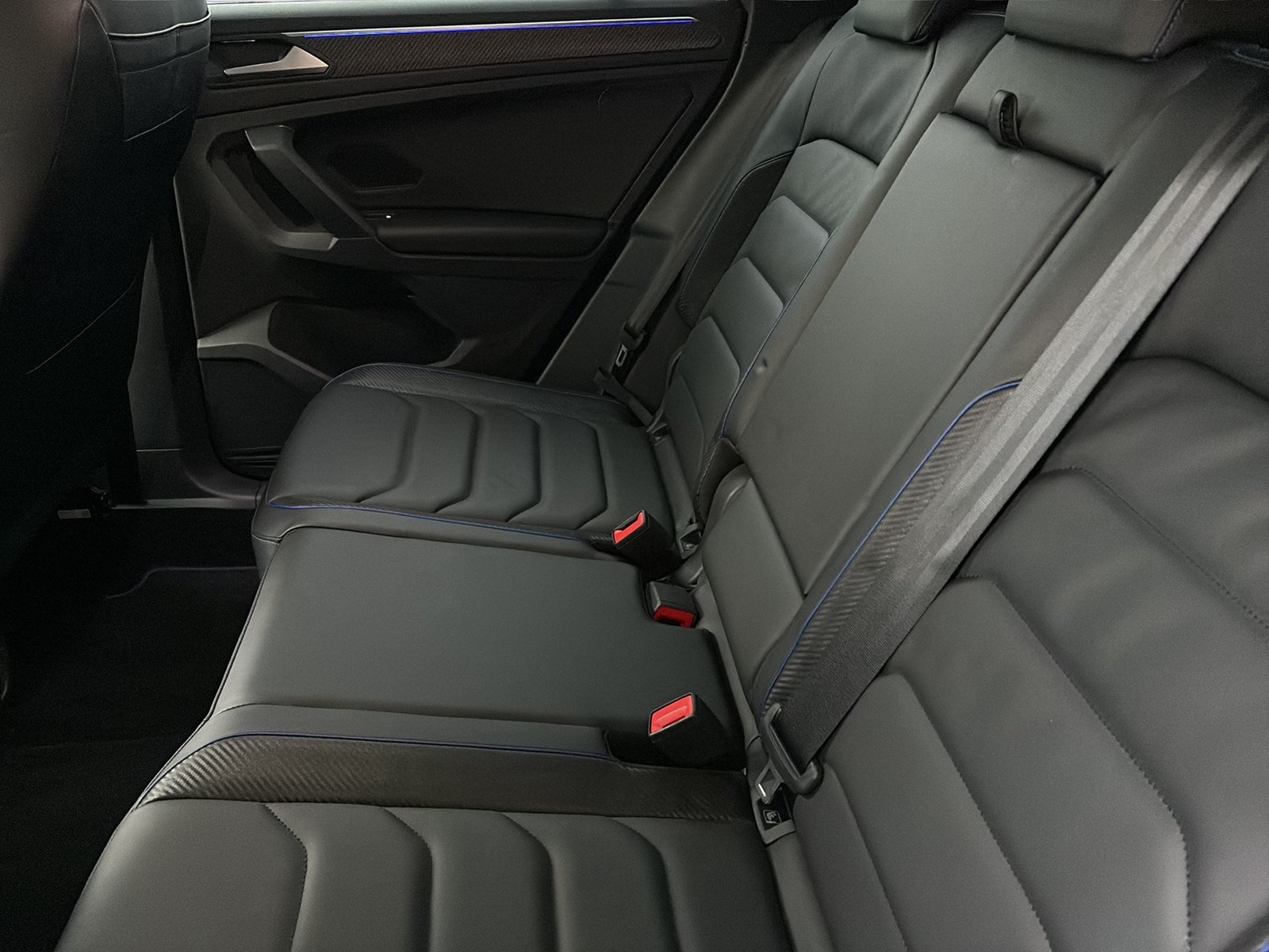 Volkswagen Tiguan 2.0 R BLACKSTYLE 4X4 LEDER 360CAM ACC 21Z