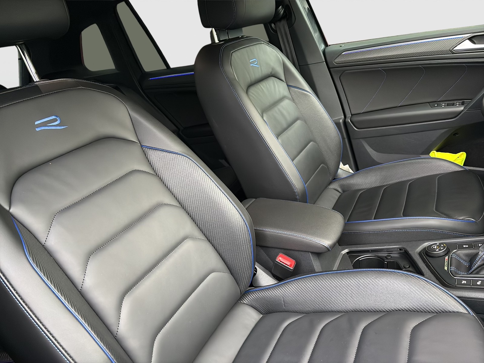 Volkswagen Tiguan 2.0 R BLACKSTYLE 4X4 LEDER 360CAM ACC 21Z