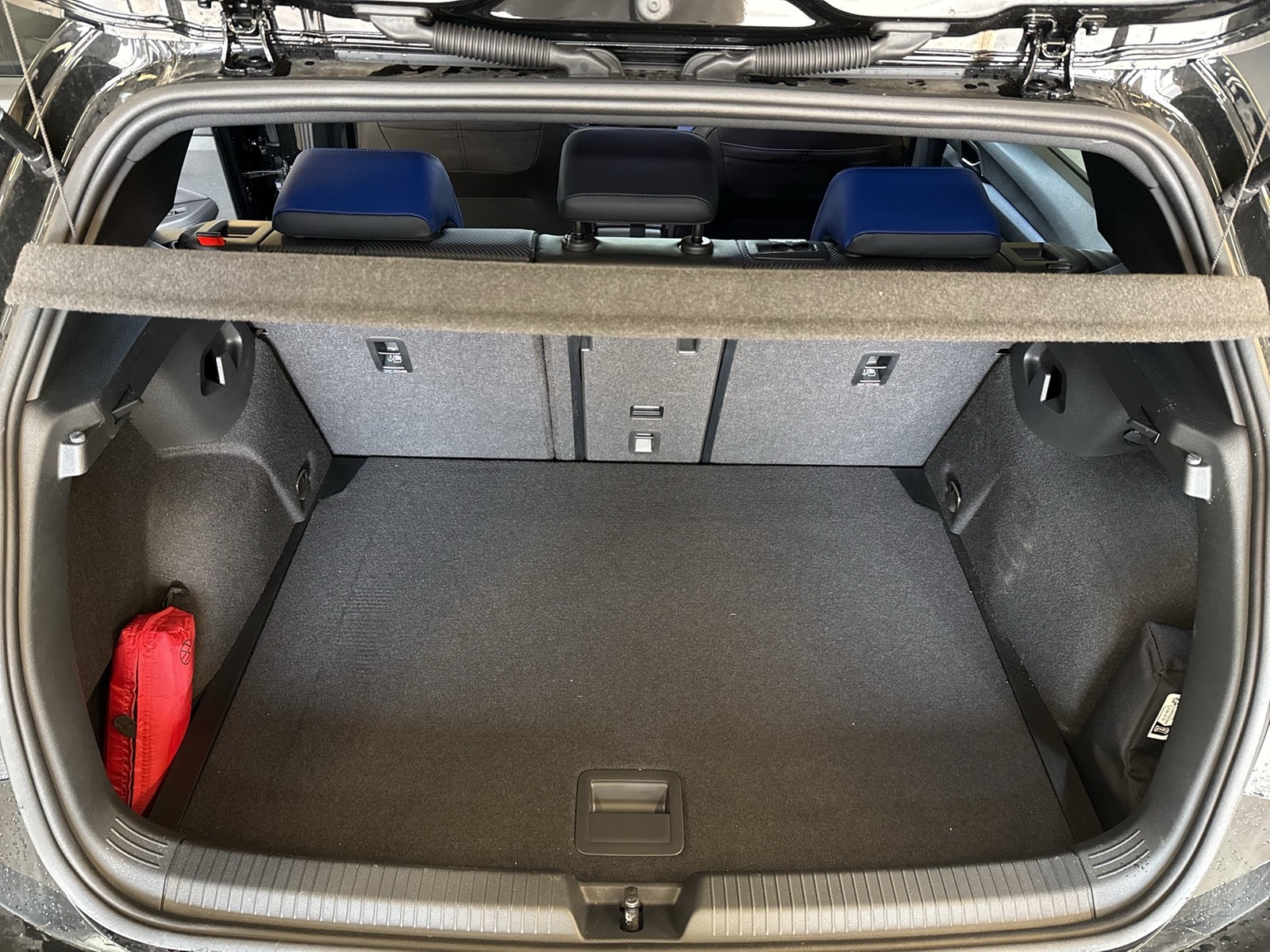 Volkswagen Golf VIII2.0 R BLACK EDITION 4X4 AKRAPOVIC LEDER