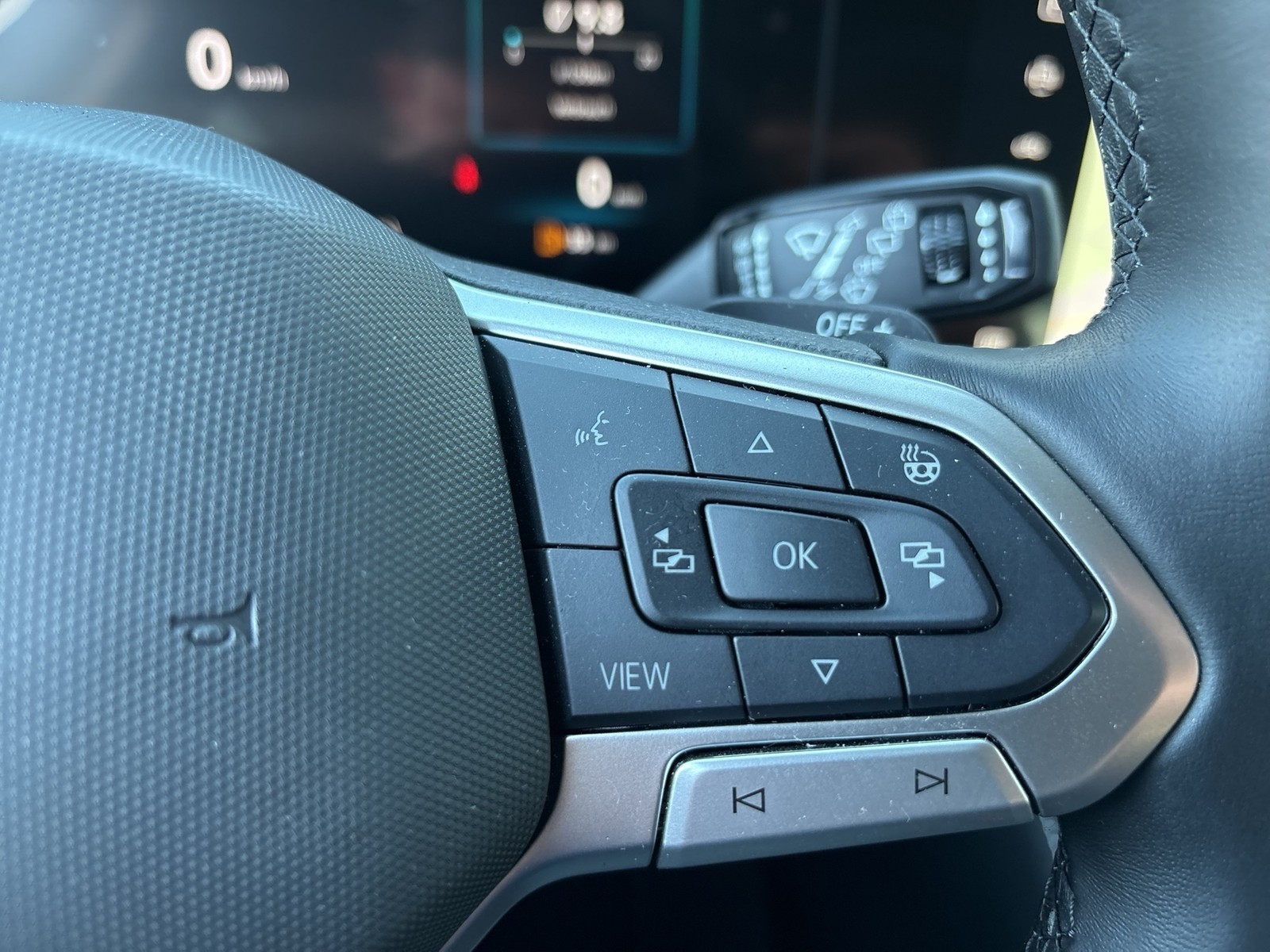 Volkswagen Touareg V6 LUFTFEDERUNG AHK CAM ACC LM19 EKLAPPE