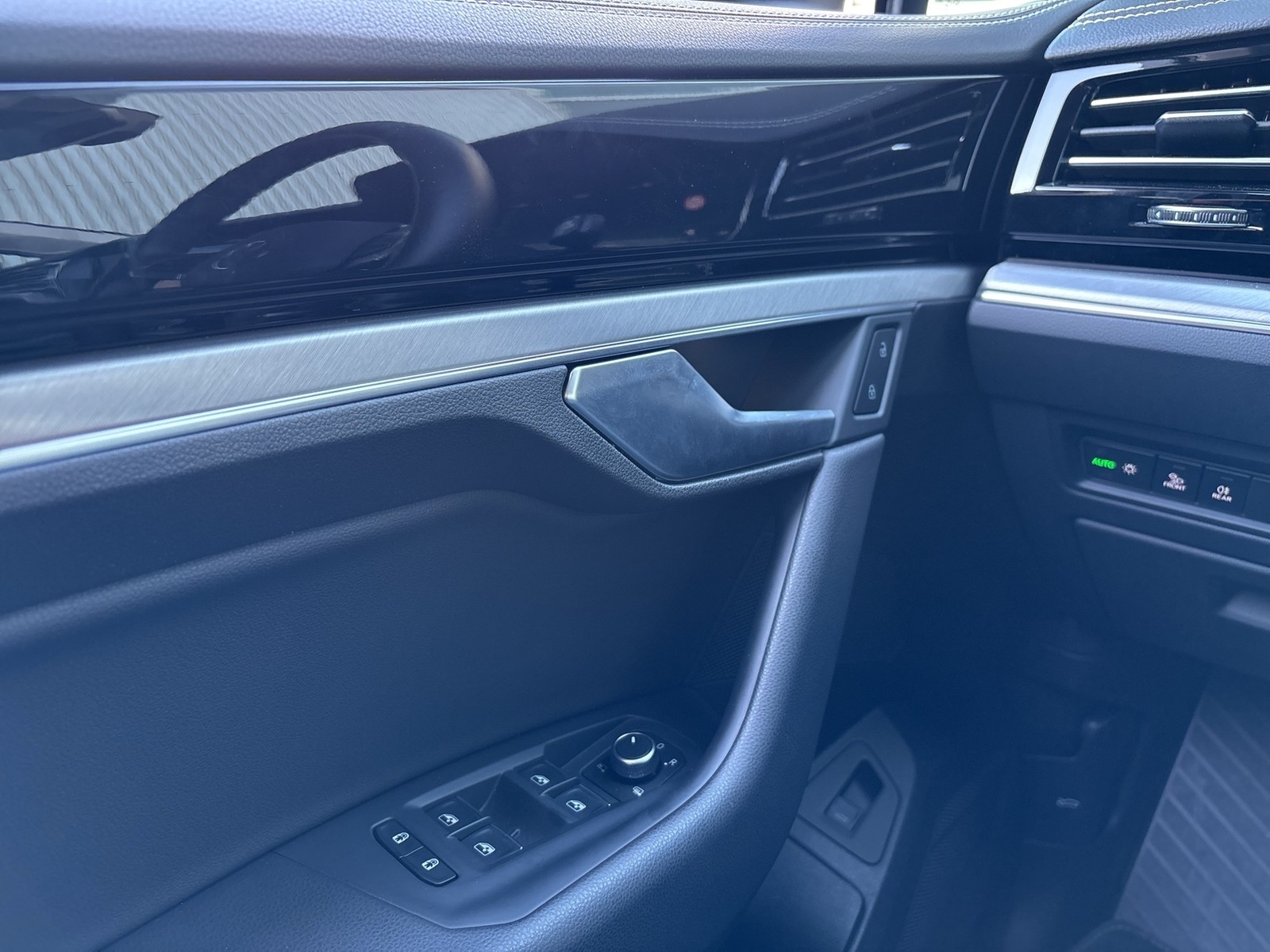 Volkswagen Touareg V6 LUFTFEDERUNG AHK CAM ACC LM19 EKLAPPE