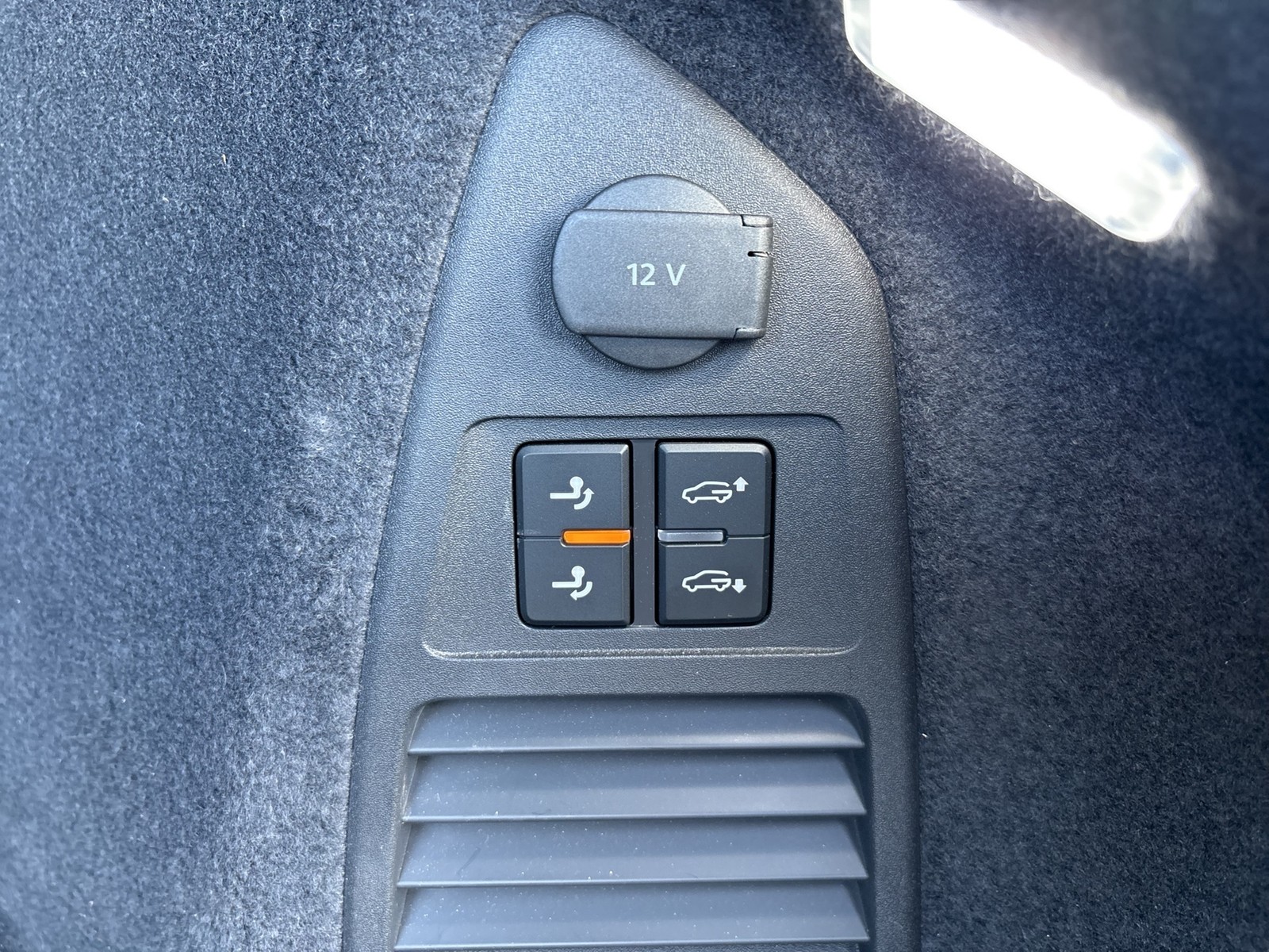 Volkswagen Touareg V6 LUFTFEDERUNG AHK CAM ACC LM19 EKLAPPE
