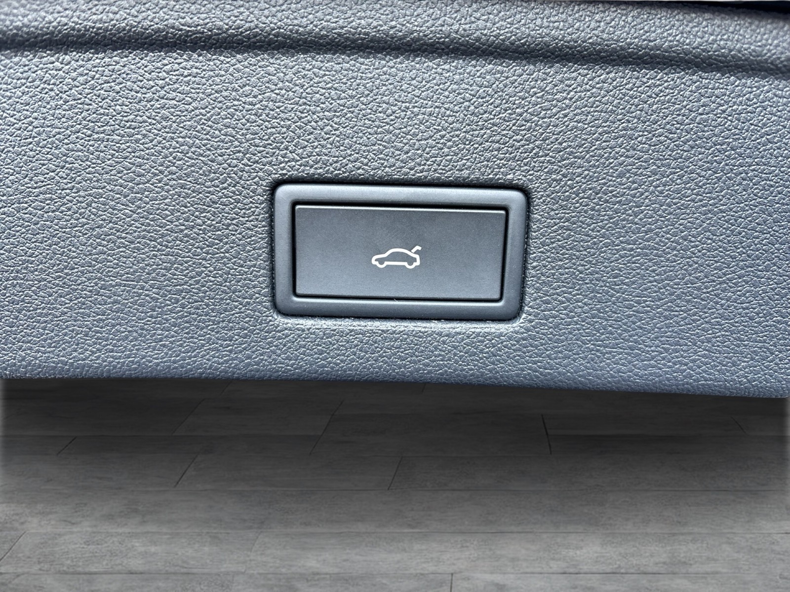 Volkswagen Touareg V6 LUFTFEDERUNG AHK CAM ACC LM19 EKLAPPE