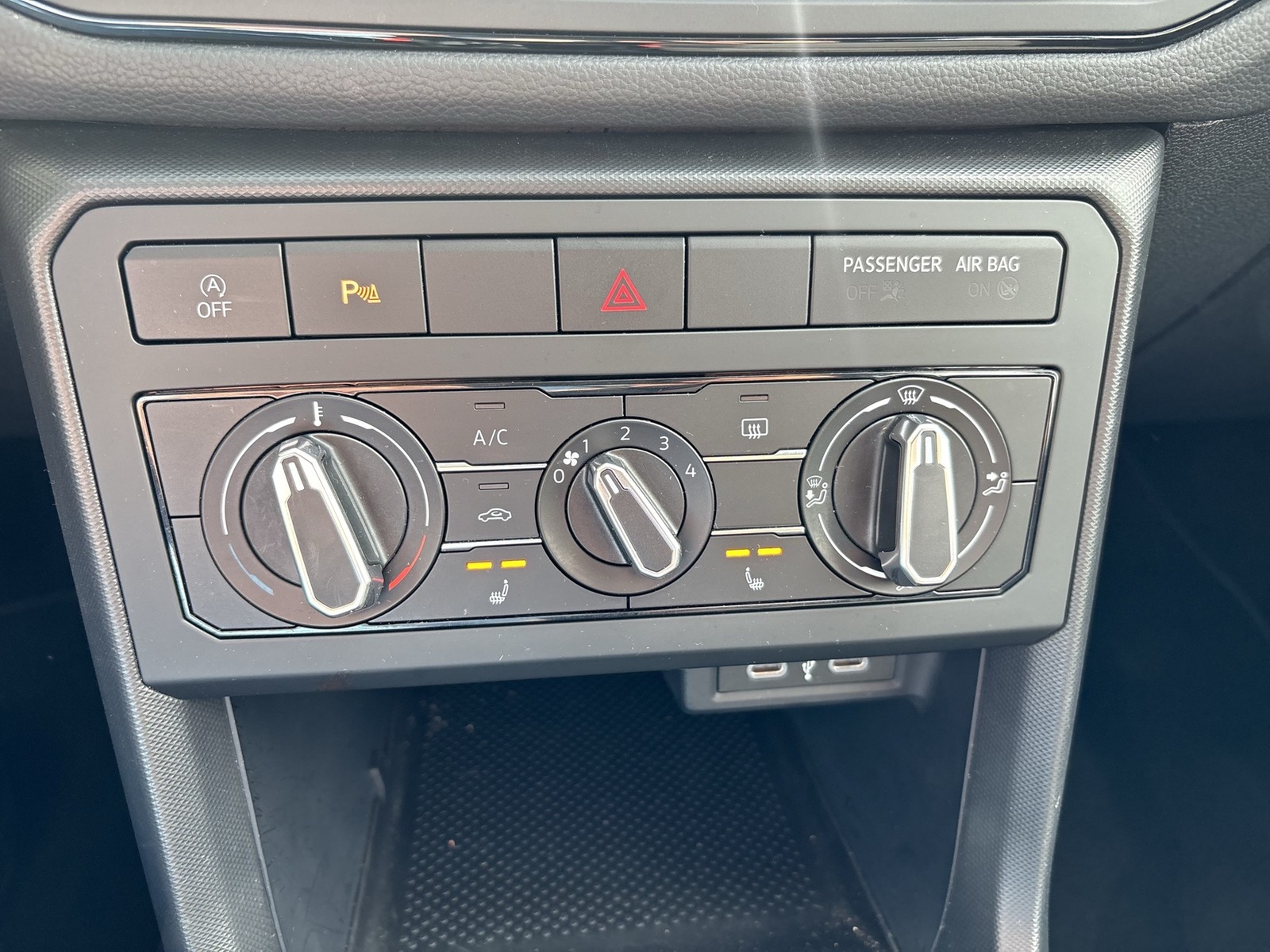 Volkswagen T-Cross 1.0 CARPLAY SITZHEIZUNG LED EINPARKHILFE