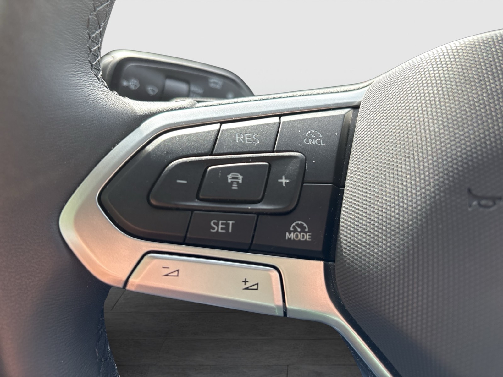 Volkswagen Tayron 1.5 eTSI LIFE AHK CAM ACC LM18 CARPLAY