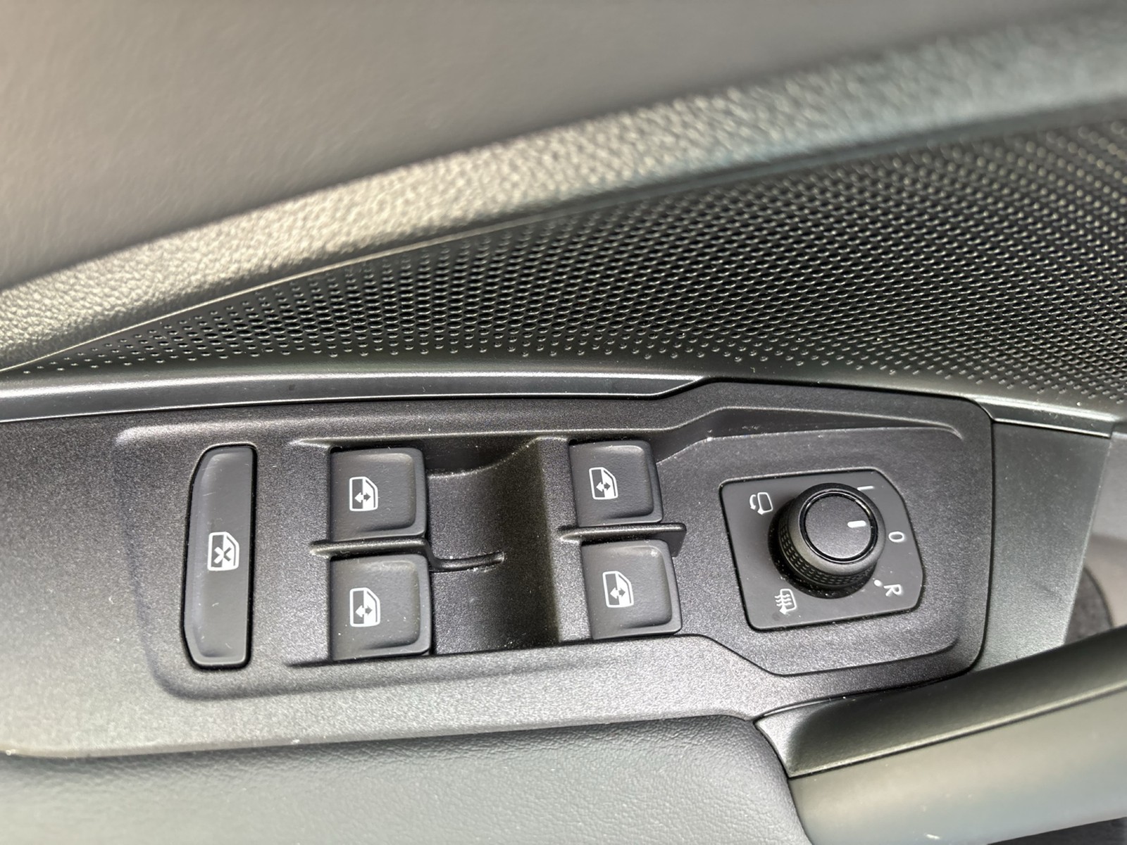 Volkswagen Tayron 1.5 eTSI LIFE AHK CAM ACC LM18 CARPLAY