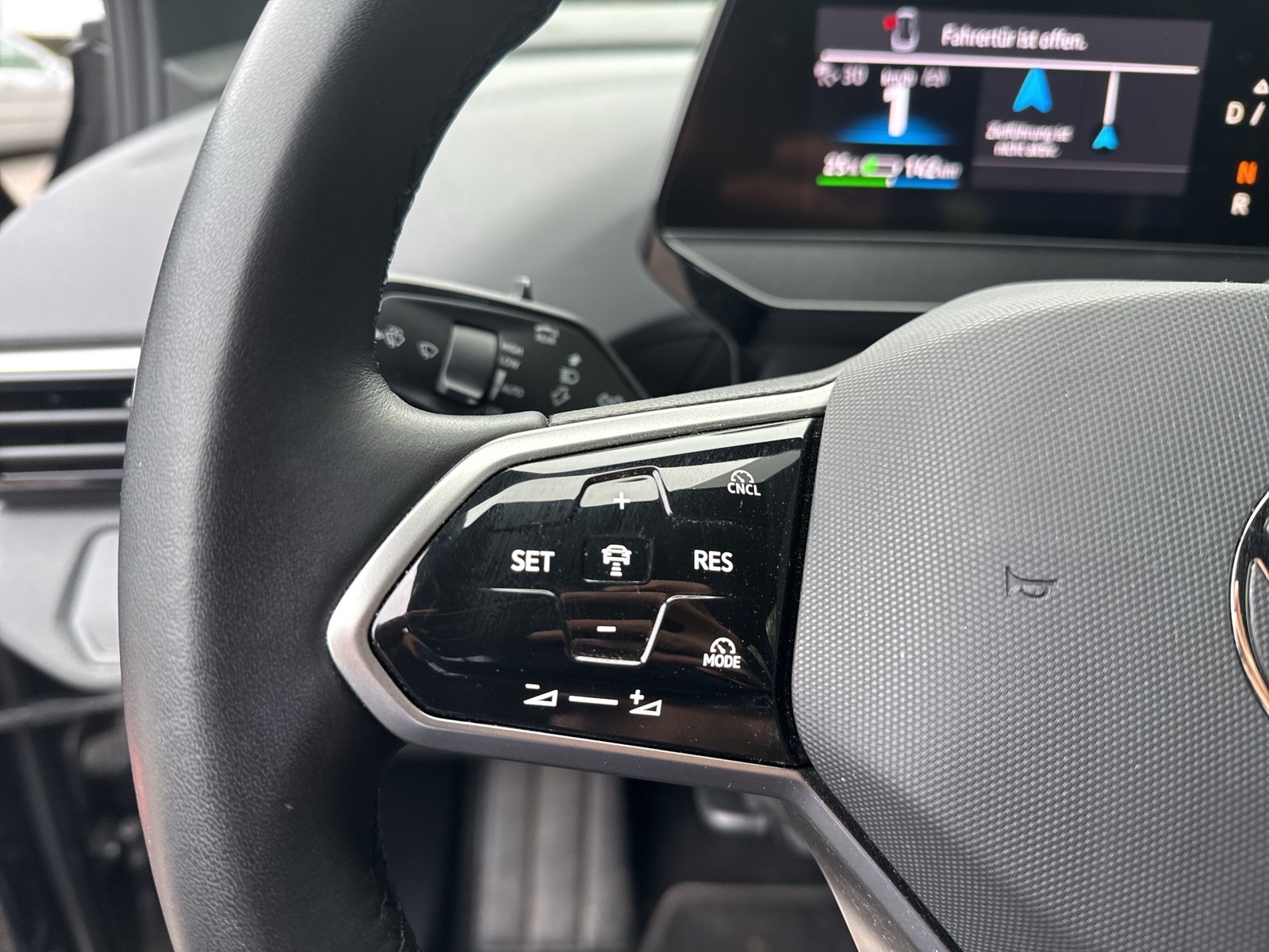 Volkswagen ID.4 Pro WÄRMEPUMPE AHK CAM ACC LM19 NAVI SITZHZ