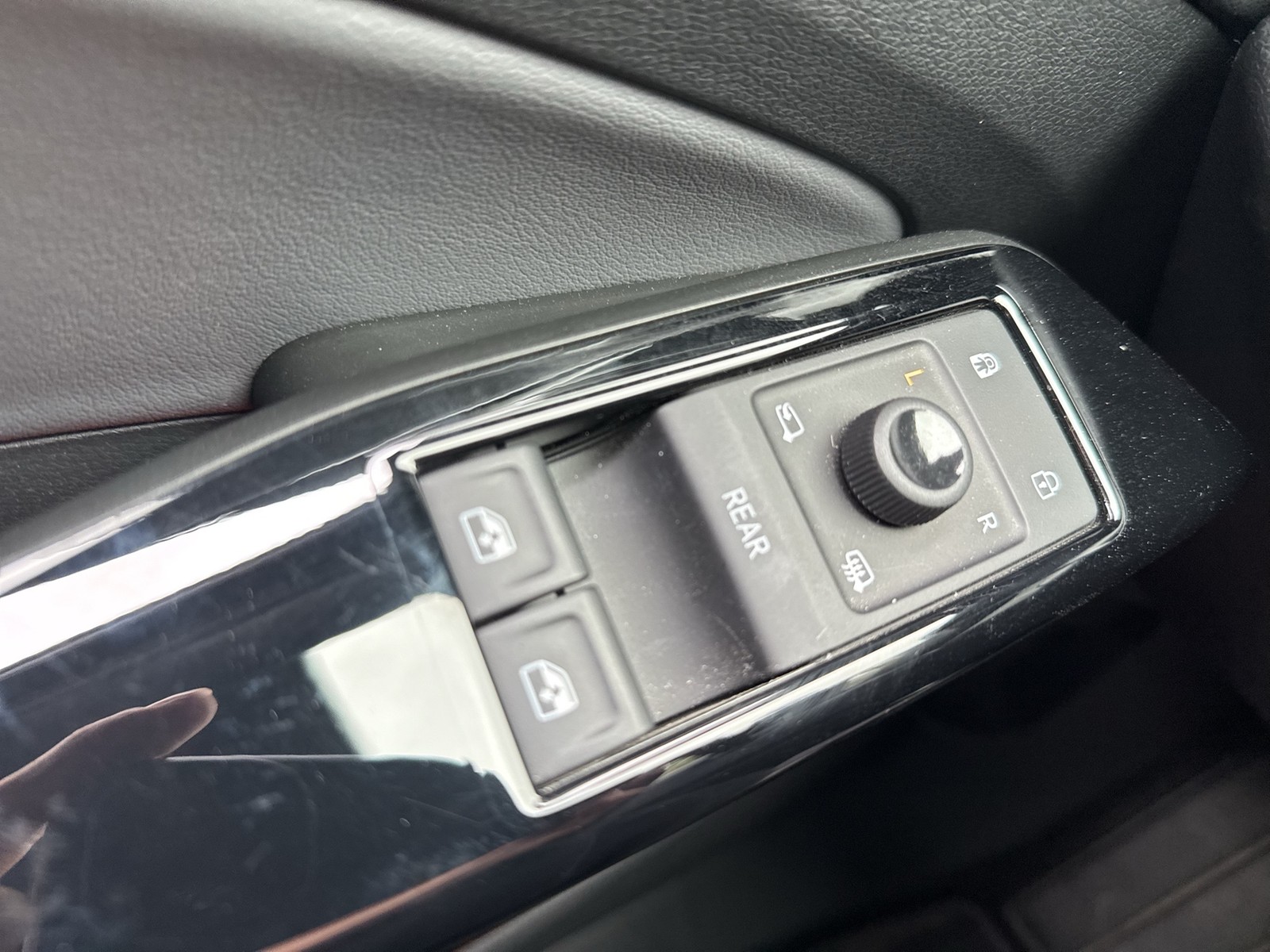 Volkswagen ID.4 Pro WÄRMEPUMPE AHK CAM ACC LM19 NAVI SITZHZ