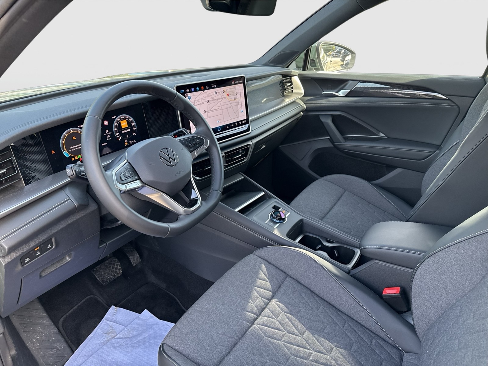 Volkswagen Tayron 1.5 eTSI LIFE CAM ACC LM18 NAVI CARPLAY