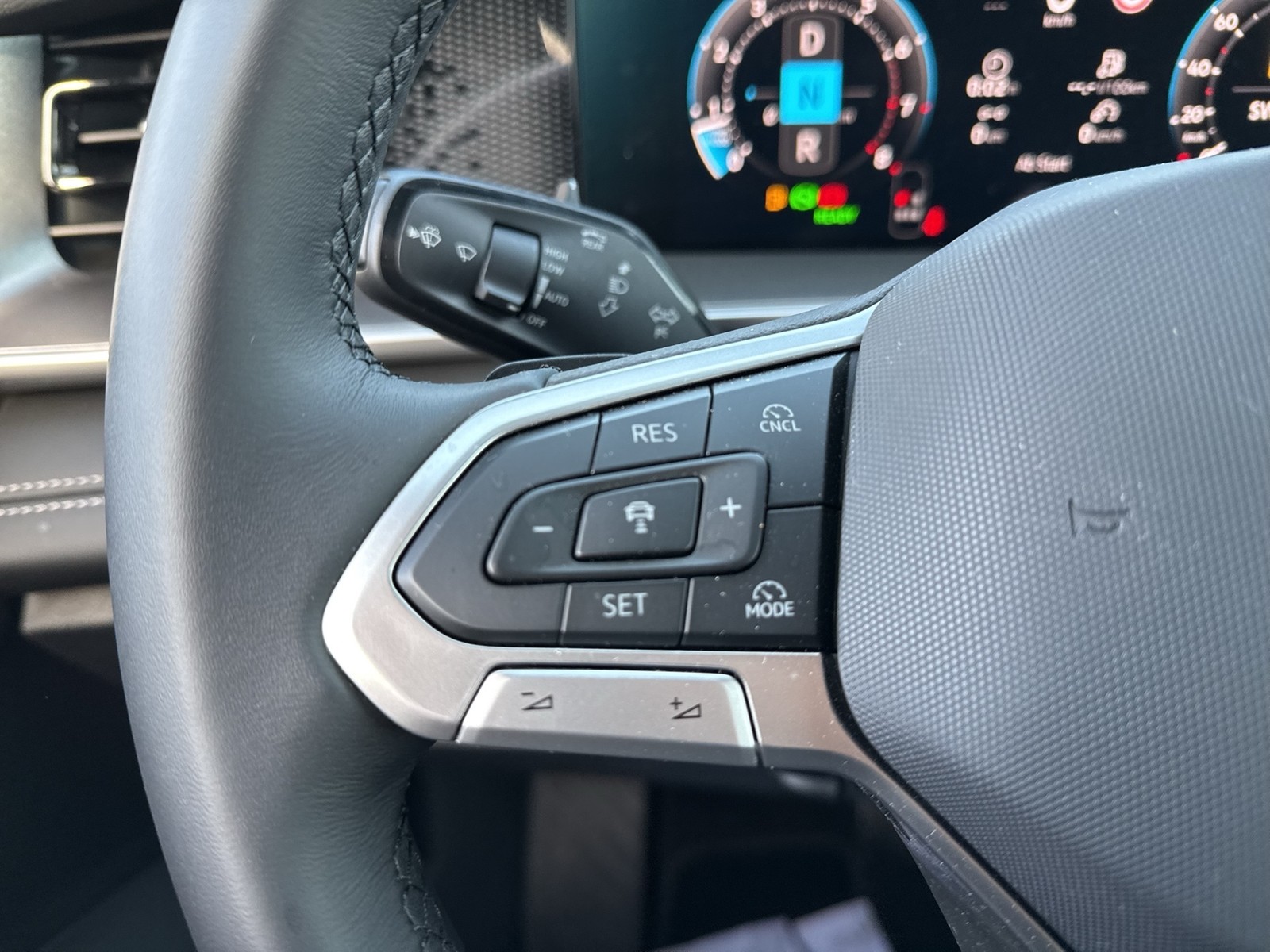 Volkswagen Tayron 1.5 eTSI LIFE CAM ACC LM18 NAVI CARPLAY