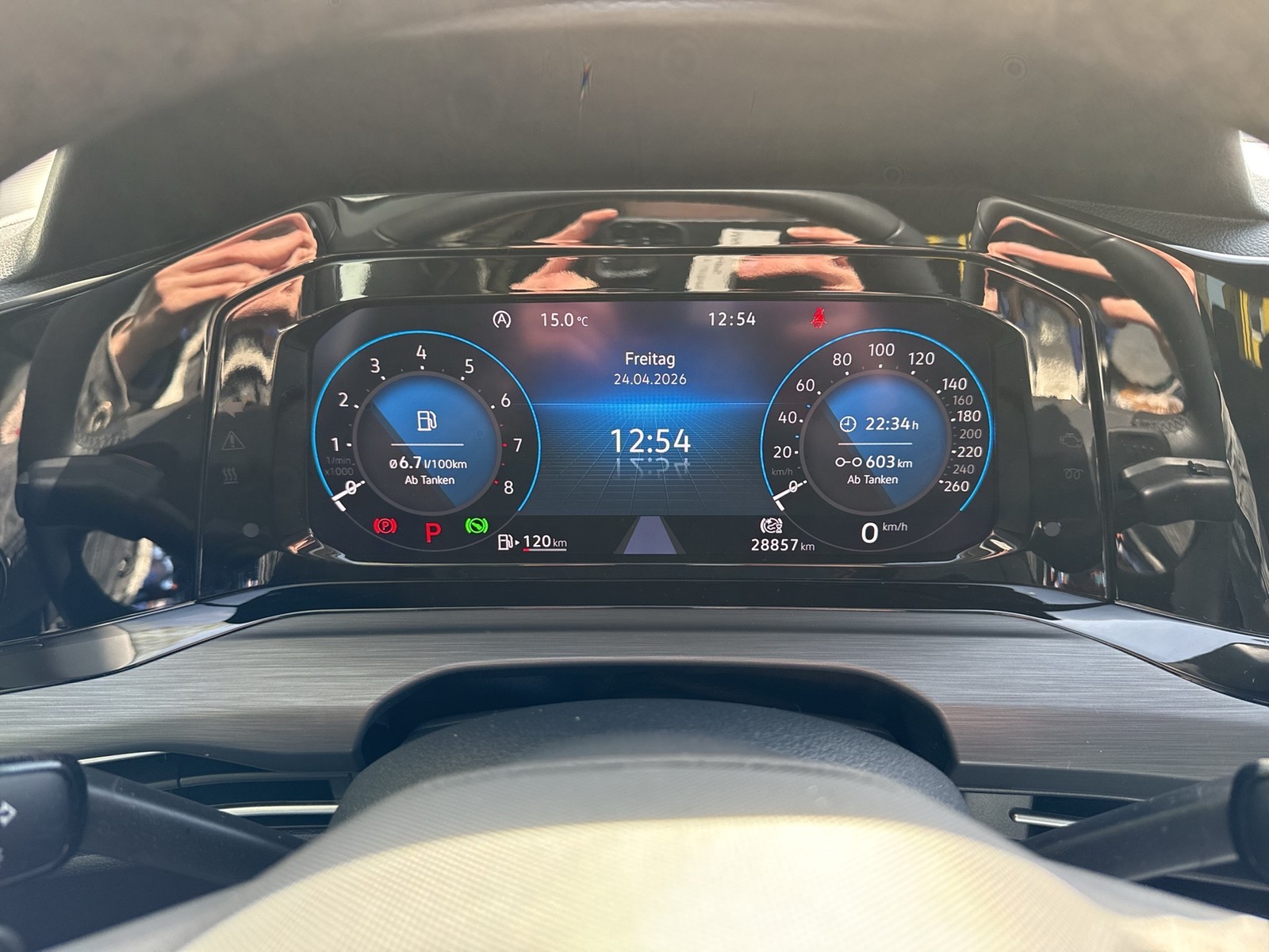 Volkswagen Golf VIII 1.5 eTSI STYLE CAM ACC LM17 CARPLAY