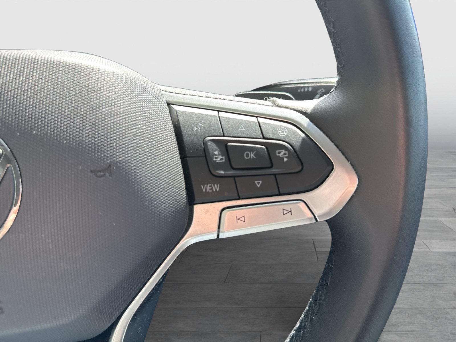 Volkswagen Golf VIII 1.5 eTSI STYLE CAM ACC LM17 CARPLAY