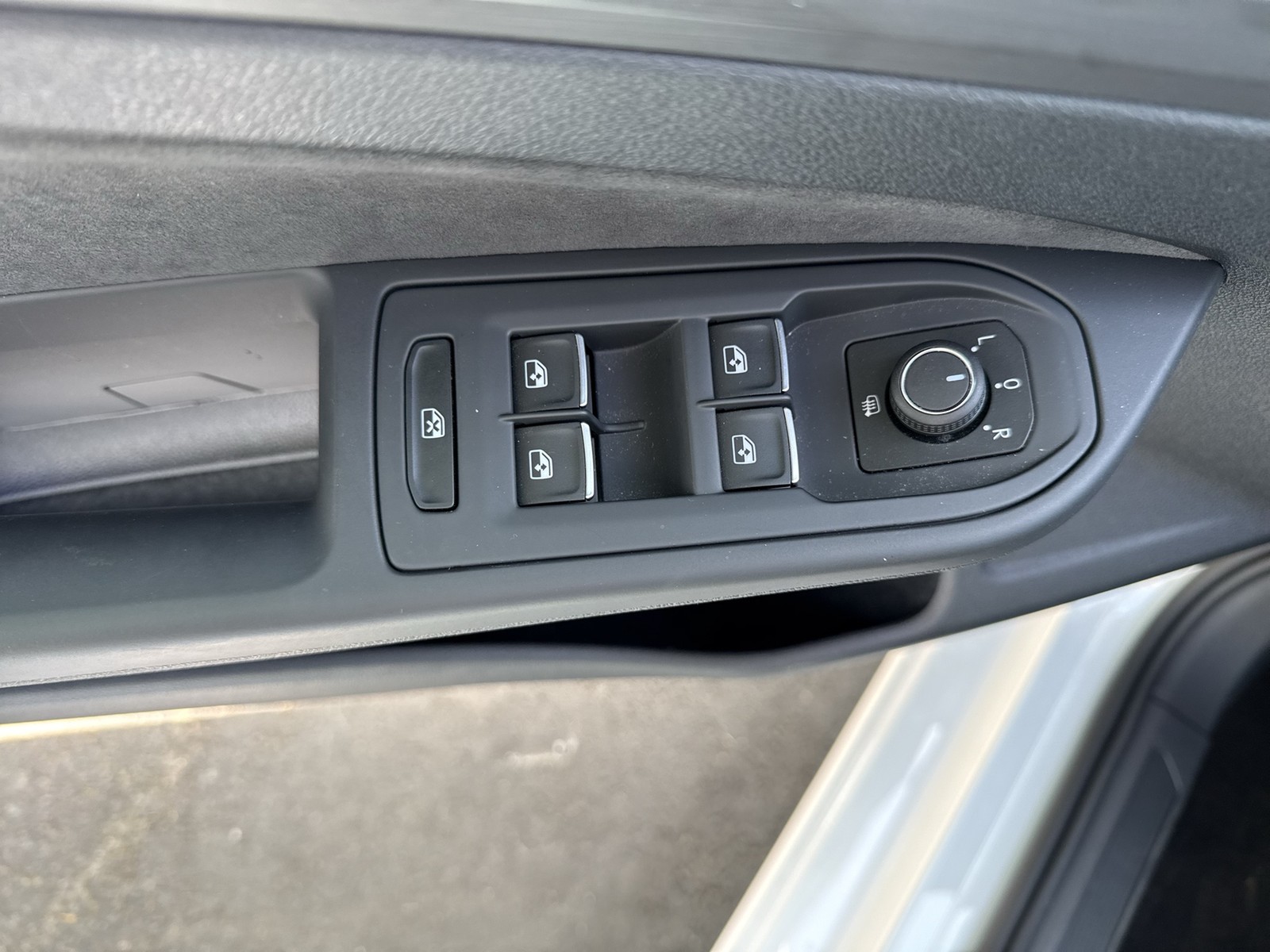 Volkswagen Golf VIII 1.5 eTSI STYLE CAM ACC LM17 CARPLAY