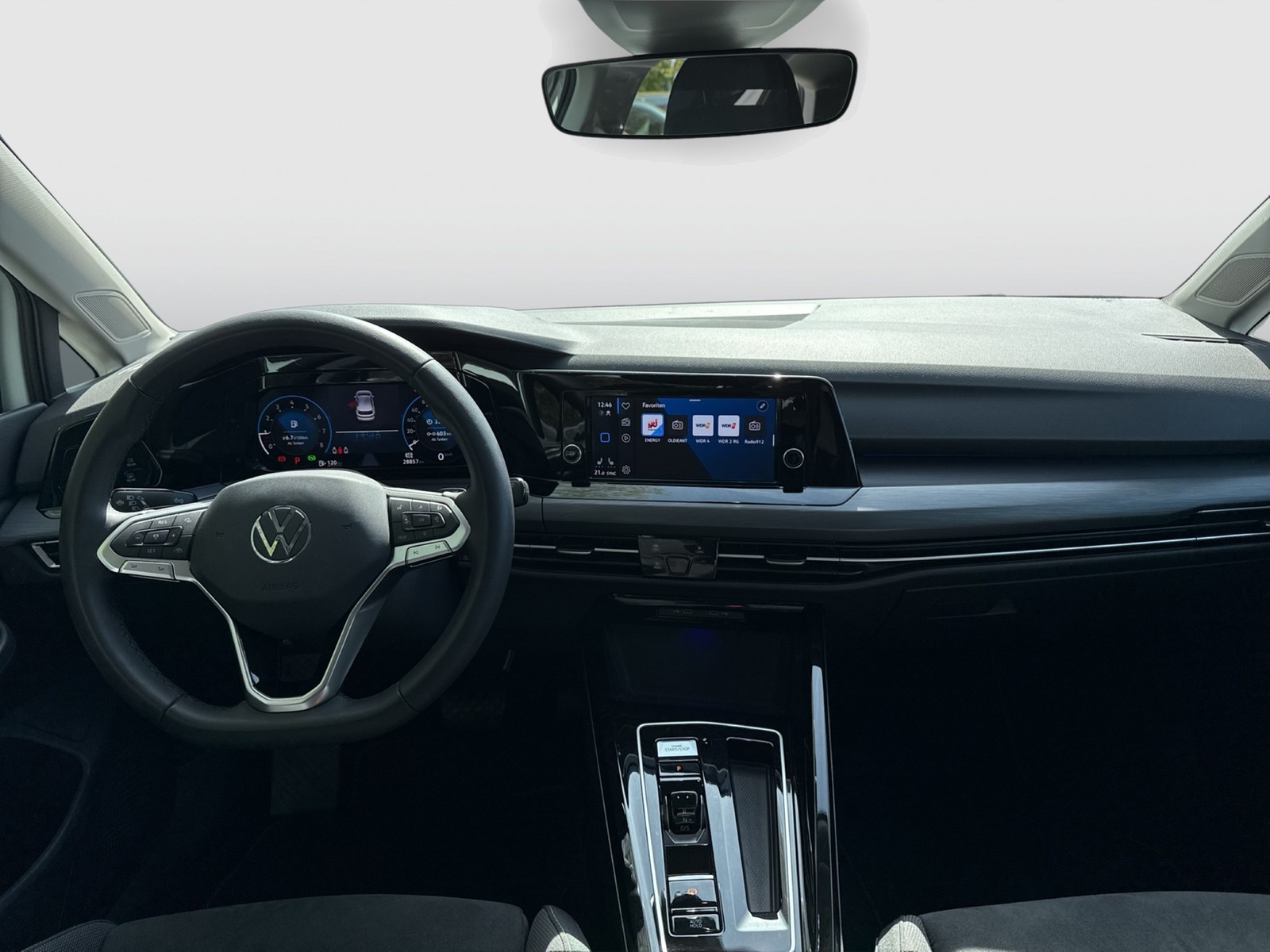 Volkswagen Golf VIII 1.5 eTSI STYLE CAM ACC LM17 CARPLAY