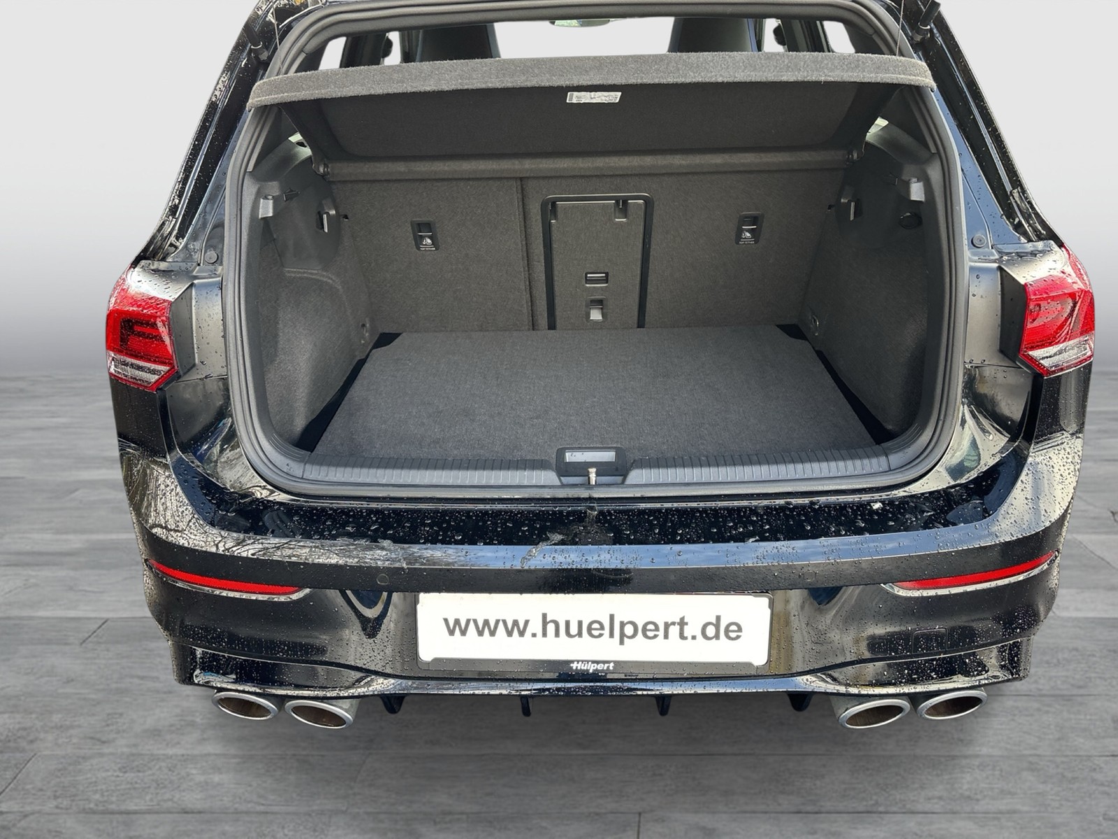 Volkswagen Golf VIII 2.0 R BLACKSTYLE 4X4 PANO HARMANKARDON