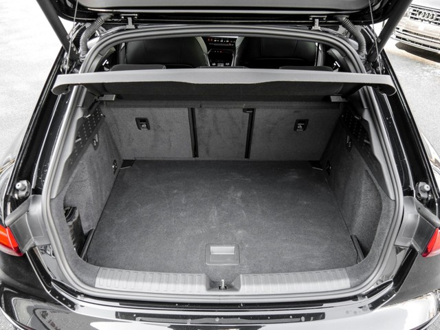 Audi A3 Sportback 30 S LINE BLACKPAK ALU18 eKLAPPE AHK