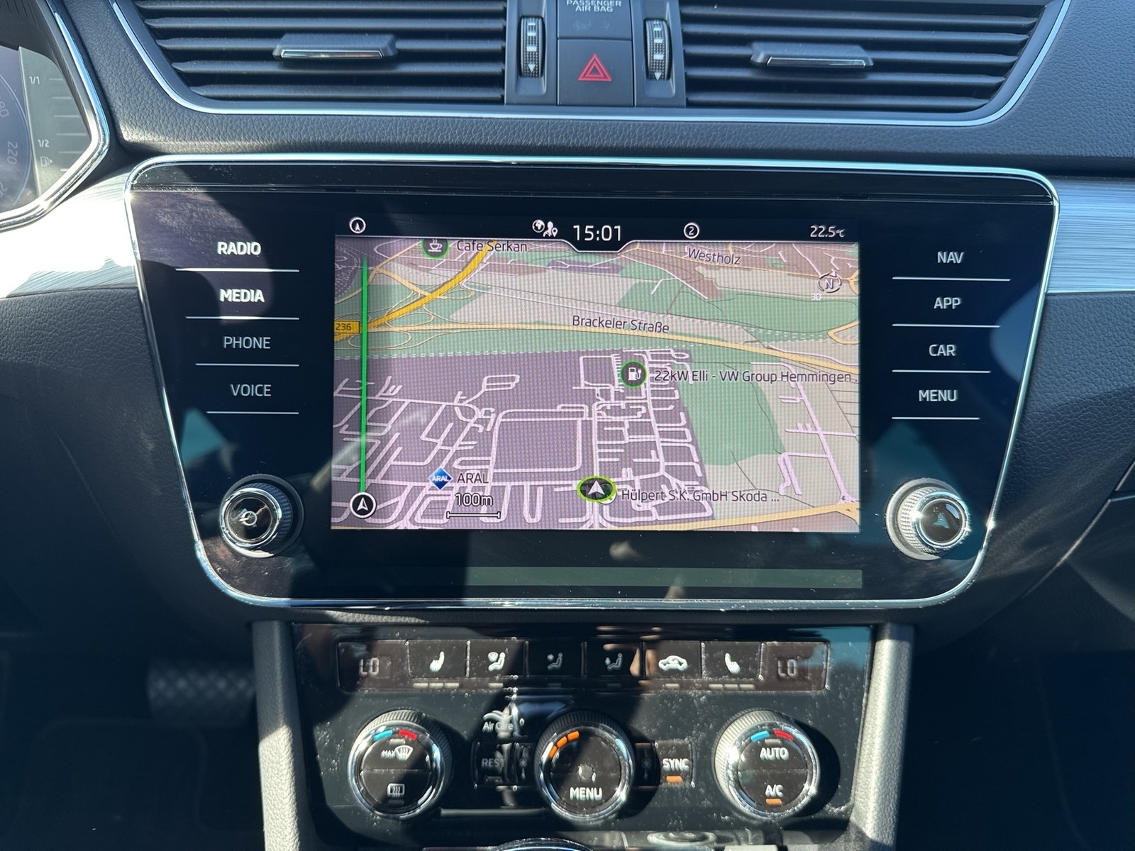 Skoda Superb Combi 1.5 ACC NAVI ALU CARPLAY SITZHEIZ.