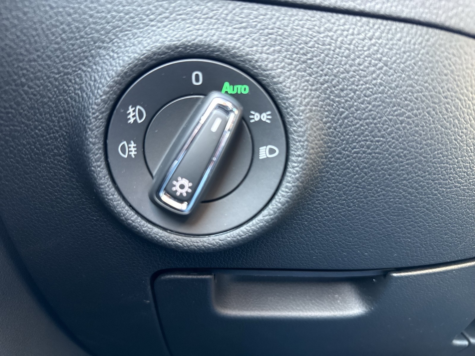 Skoda Superb Combi 1.5 ACC NAVI ALU CARPLAY SITZHEIZ.
