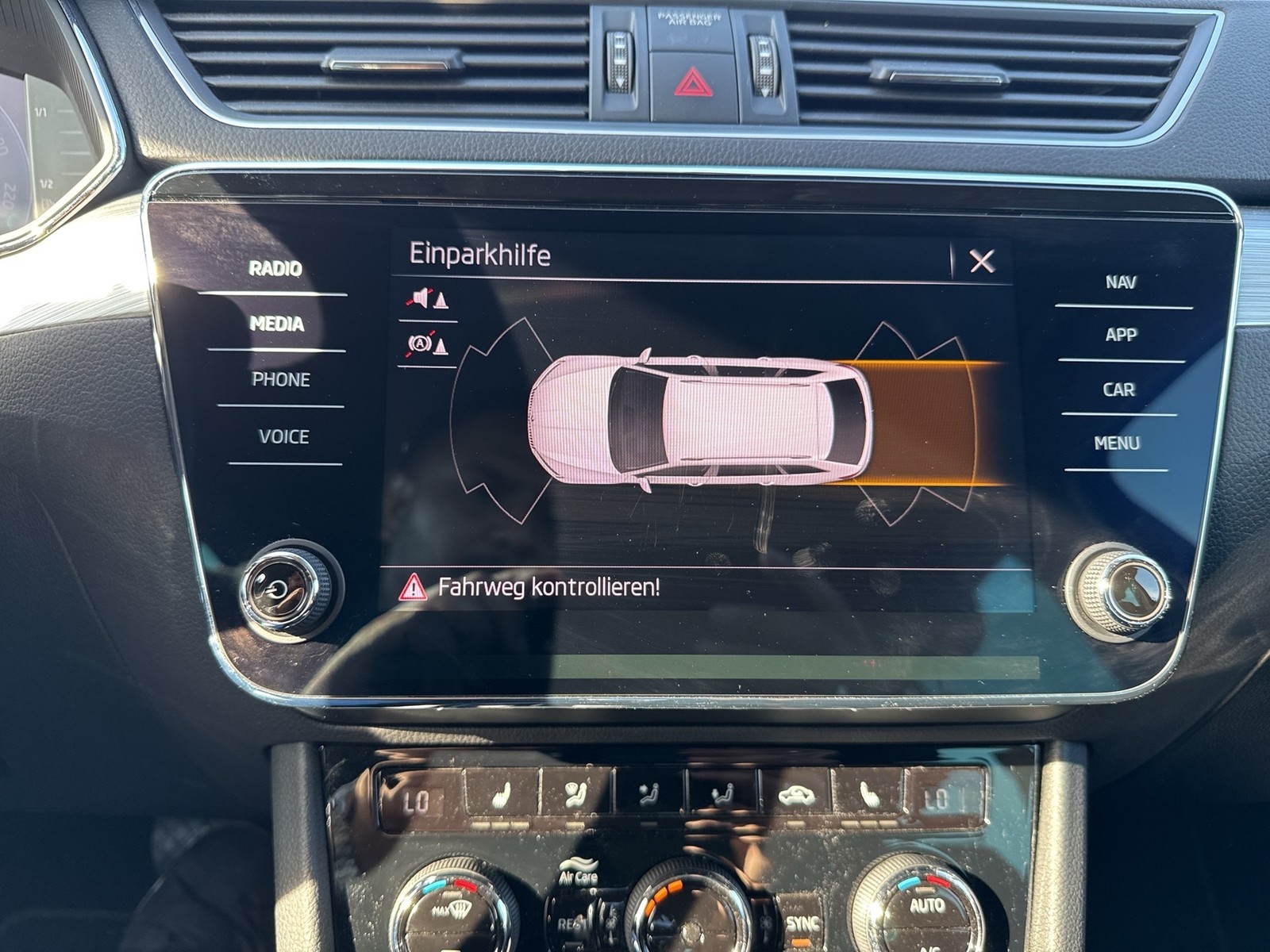 Skoda Superb Combi 1.5 ACC NAVI ALU CARPLAY SITZHEIZ.
