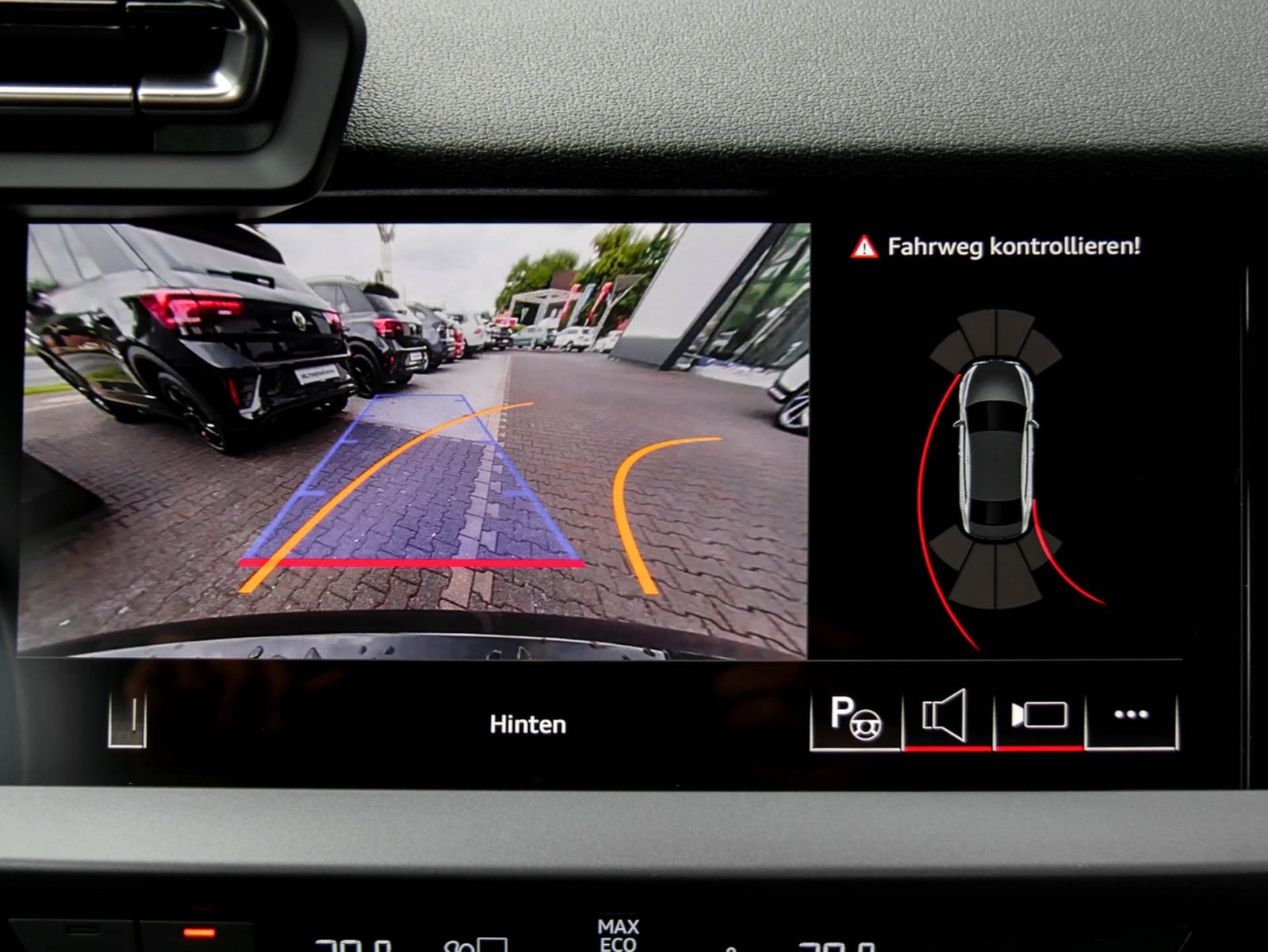 Audi A3 30 S LINE FACELIFT CAM ACC LM18 NAVI+