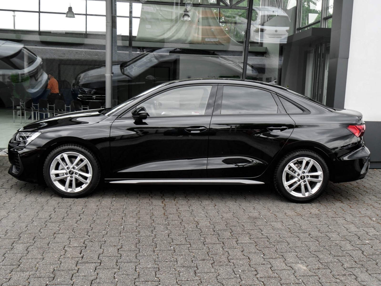 Audi A3 30 S LINE FACELIFT CAM ACC LM18 NAVI+