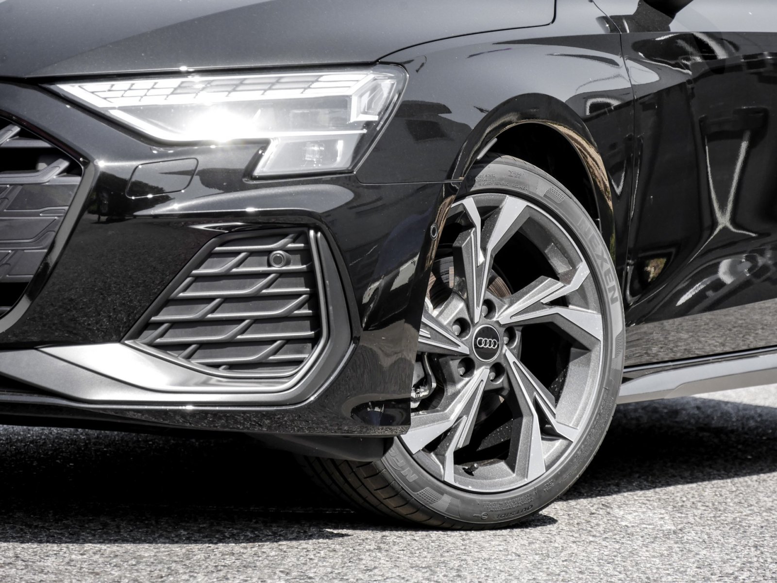 Audi A3 30 S LINE FACELIFT CAM ACC LM18 NAVI+