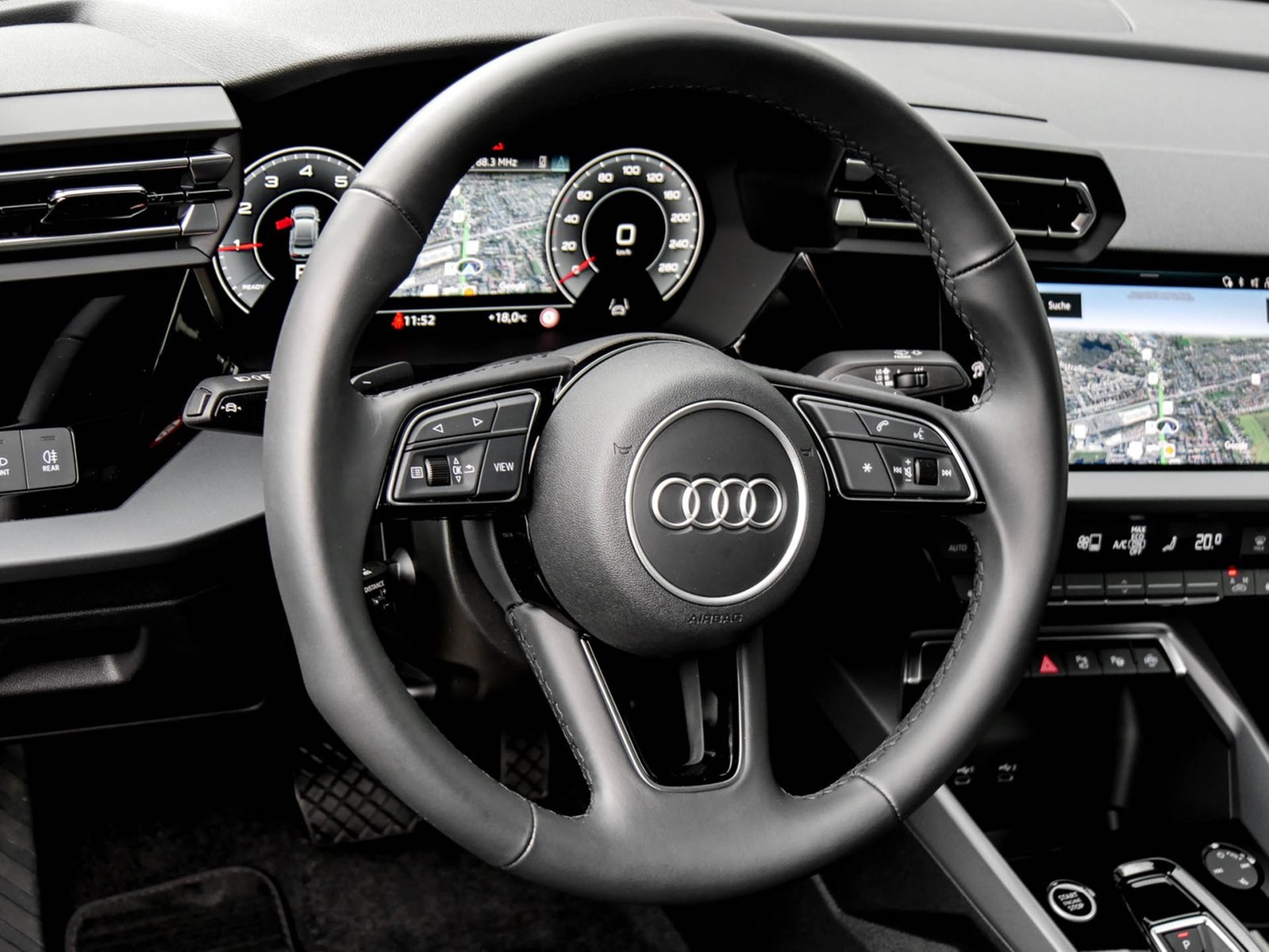 Audi A3 30 S LINE FACELIFT CAM ACC LM18 NAVI+