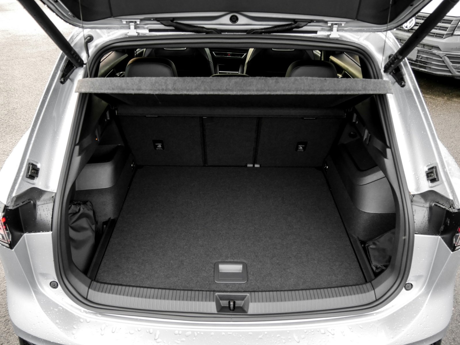 Volkswagen Tiguan 2.0 TDI R-LINE DSG AHK PANO STDHZG